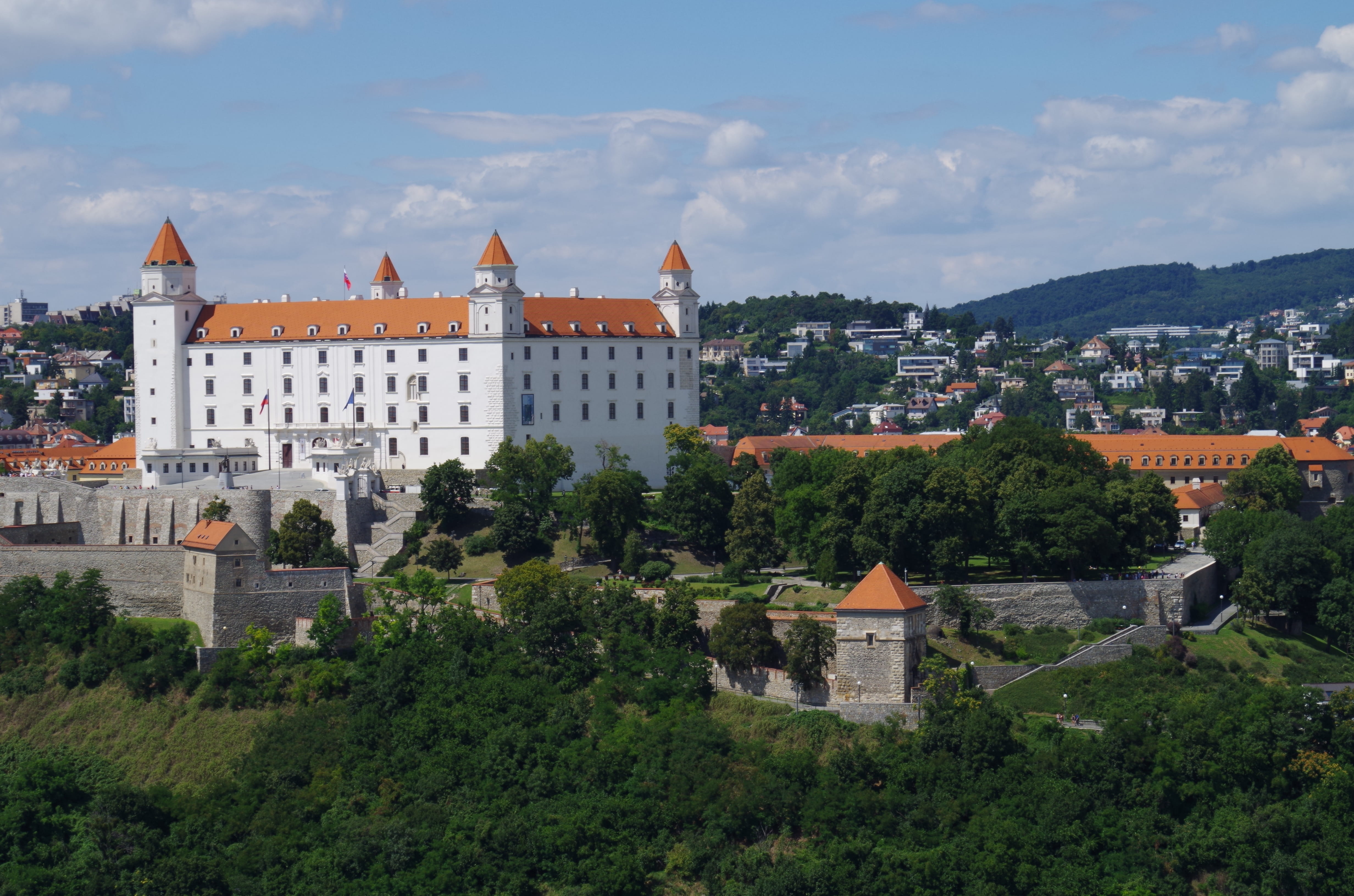 building exterior, travel destinations, day, residential district, 4K, architecture, outdoors, cloud - sky, the past, Castle, nature, city, plant, Bratislava, HD Wallpaper