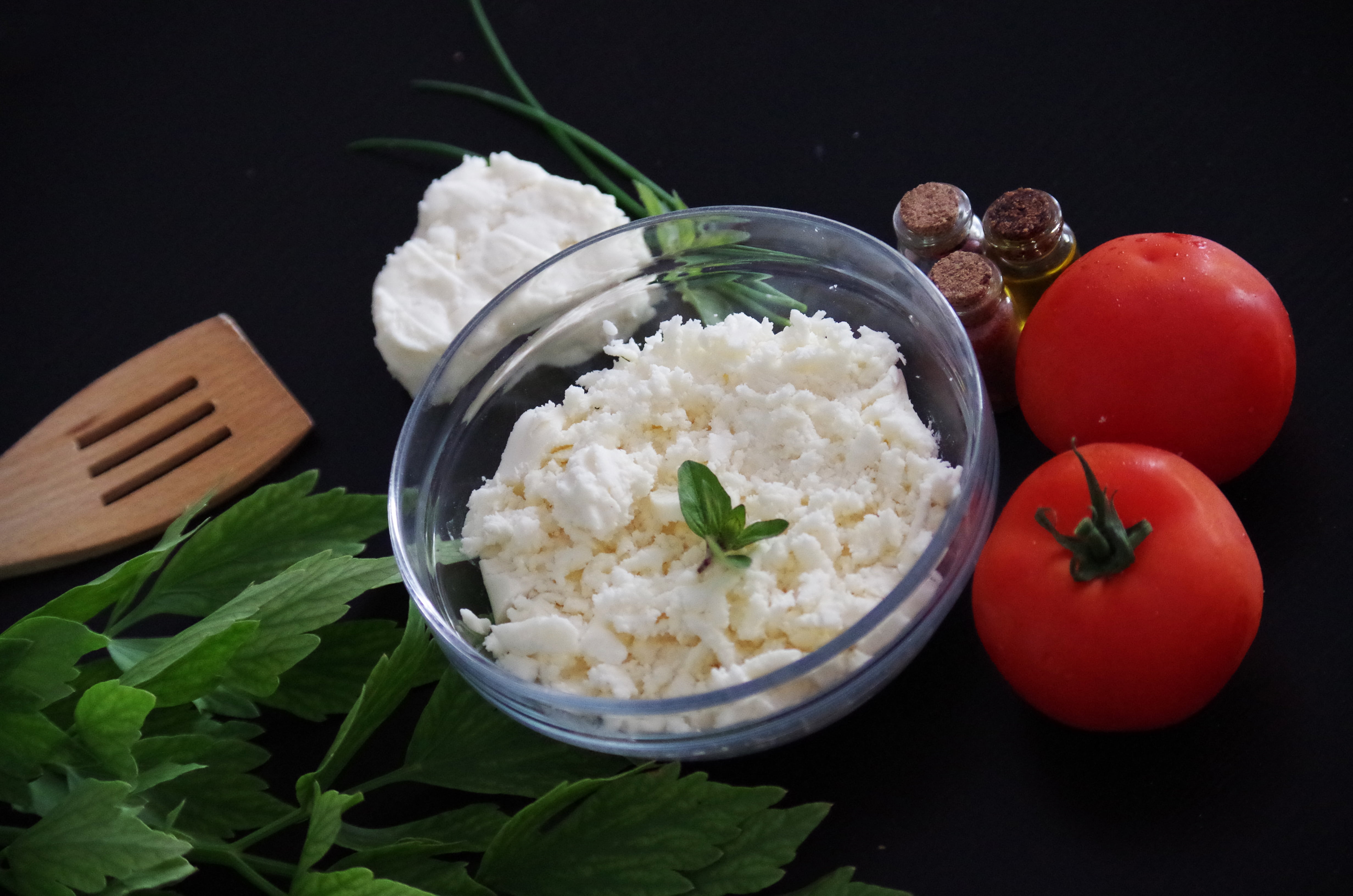 ready-to-eat, studio shot, no people, chalet, sheep cheese, tomato, food and drink, garnish, indoors, slovak, herb, fruit, leaf, meal, black background, HD Wallpaper