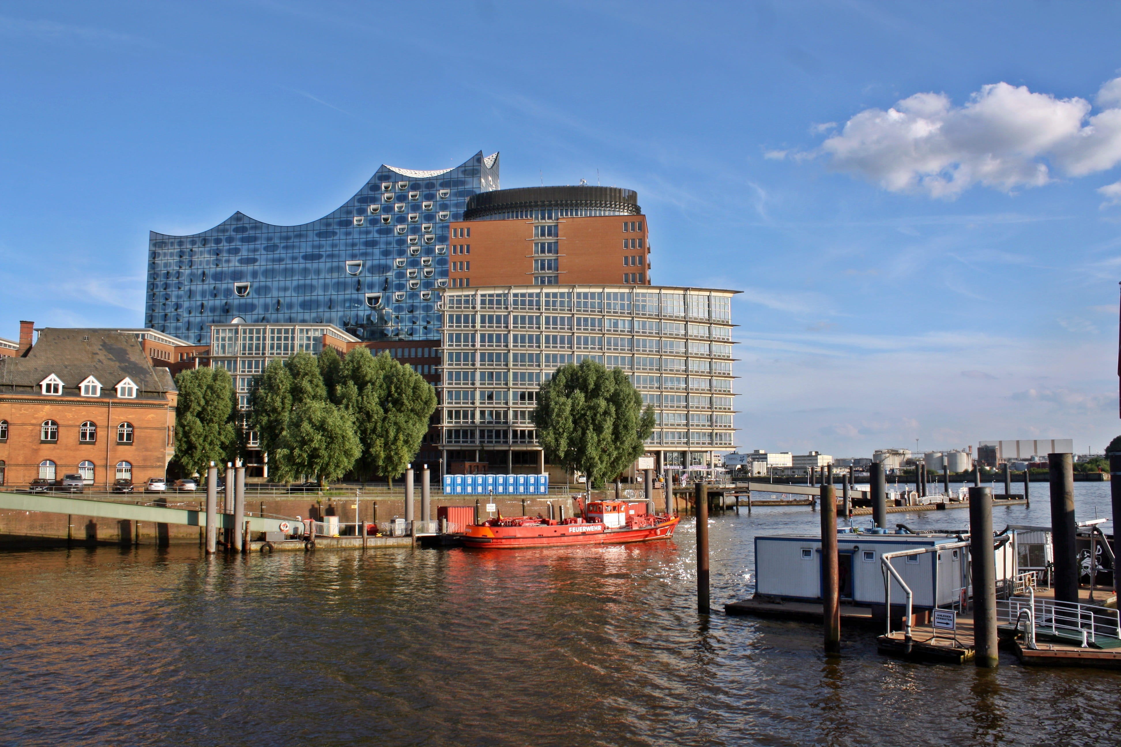 4K, river, sports harbour, city, port motifs, sky, harbour city, water, building, speicherstadt, day, waterfront, hamburgensien, office building exterior, HD Wallpaper