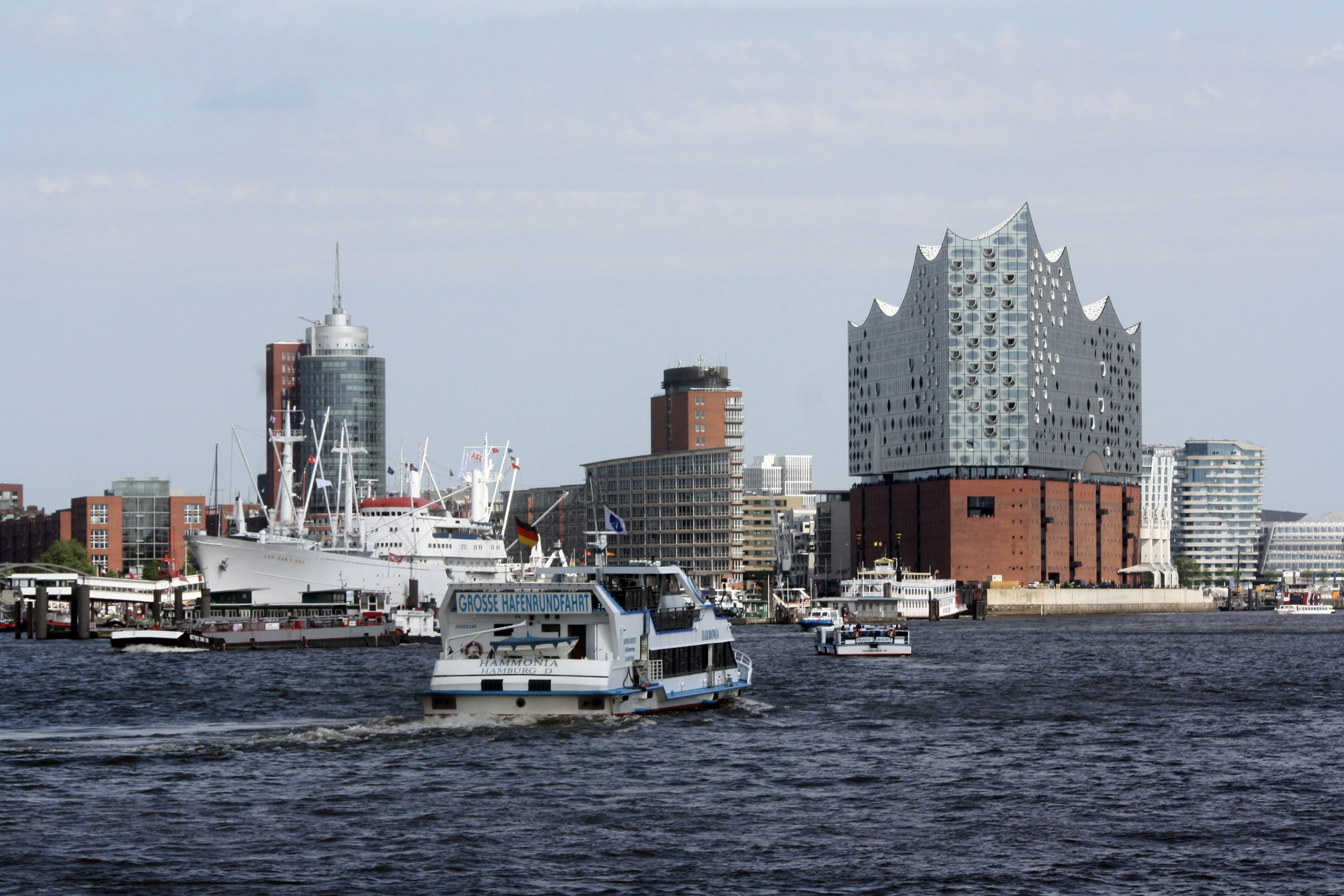 residential district, architecture, transportation, nautical vessel, hh, urban skyline, yacht, passenger craft, tall - high, modern, cityscape, sailboat, HD Wallpaper