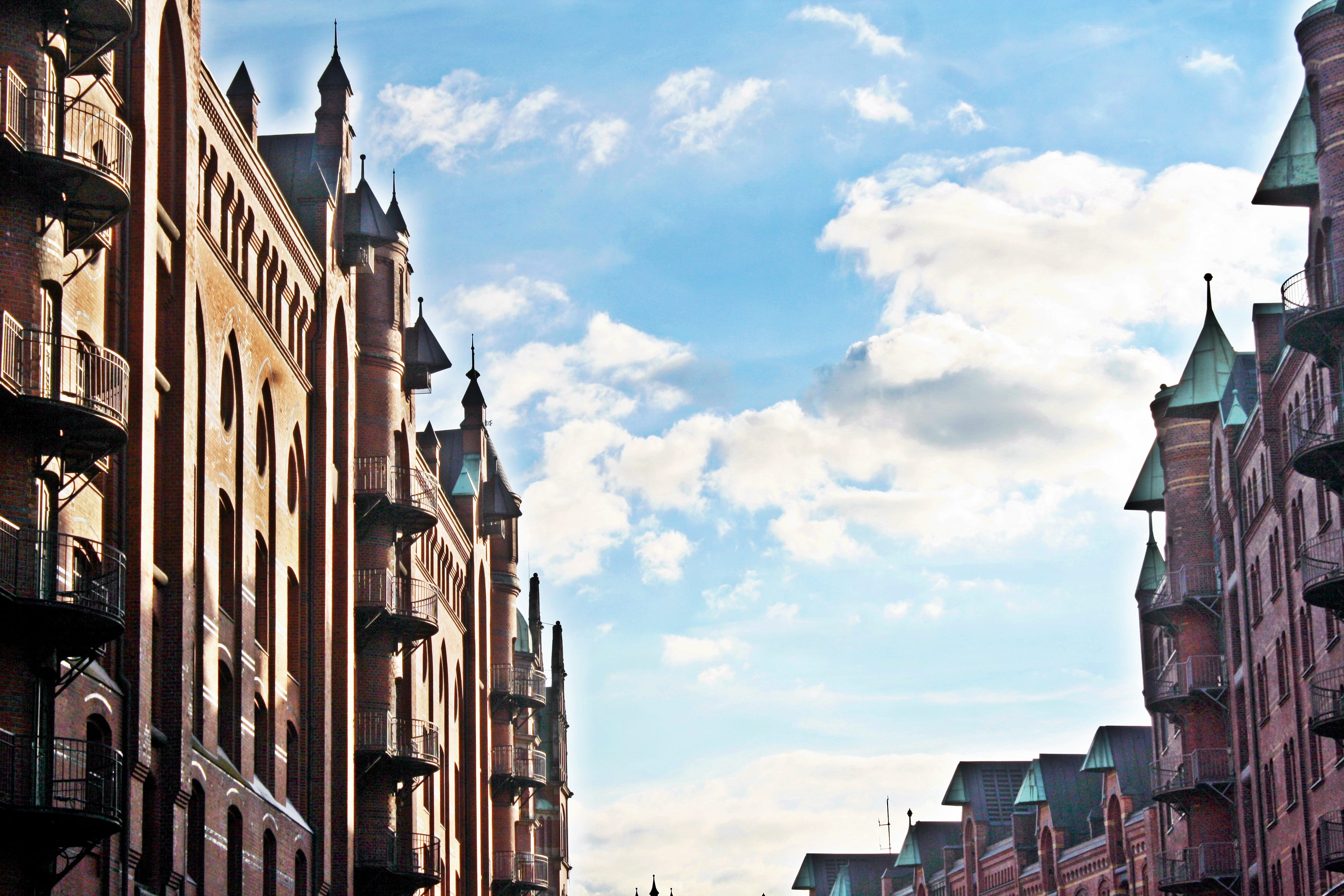 brick, cloud - sky, building exterior, 4K, low angle view, nature, residential district, built structure, history, old speicherstadt, travel destinations, HD Wallpaper