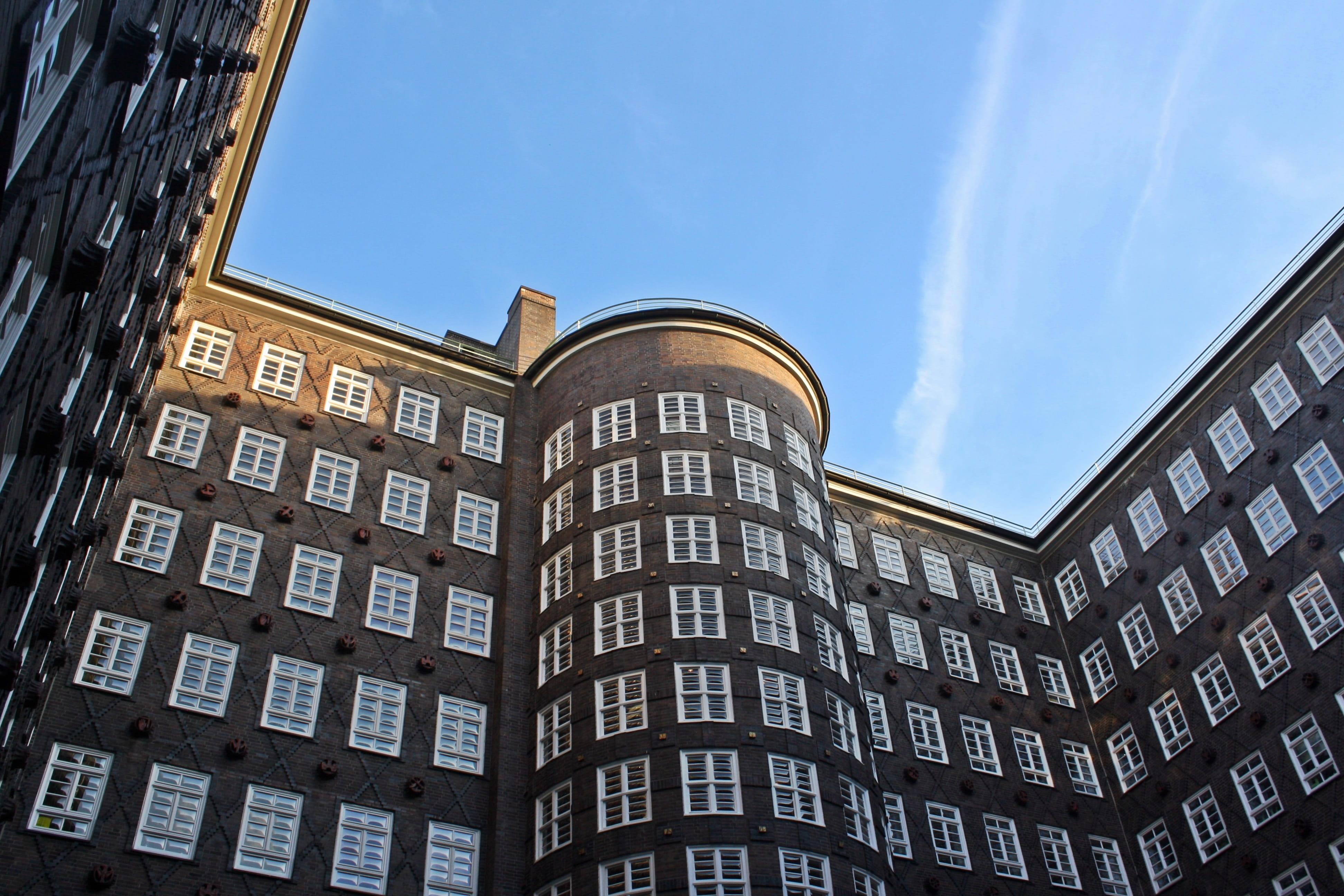 business, housing development, office building exterior, kontorhaus, travel destinations, day, history, nature, office, no people, sprinkenhof, finance, HD Wallpaper