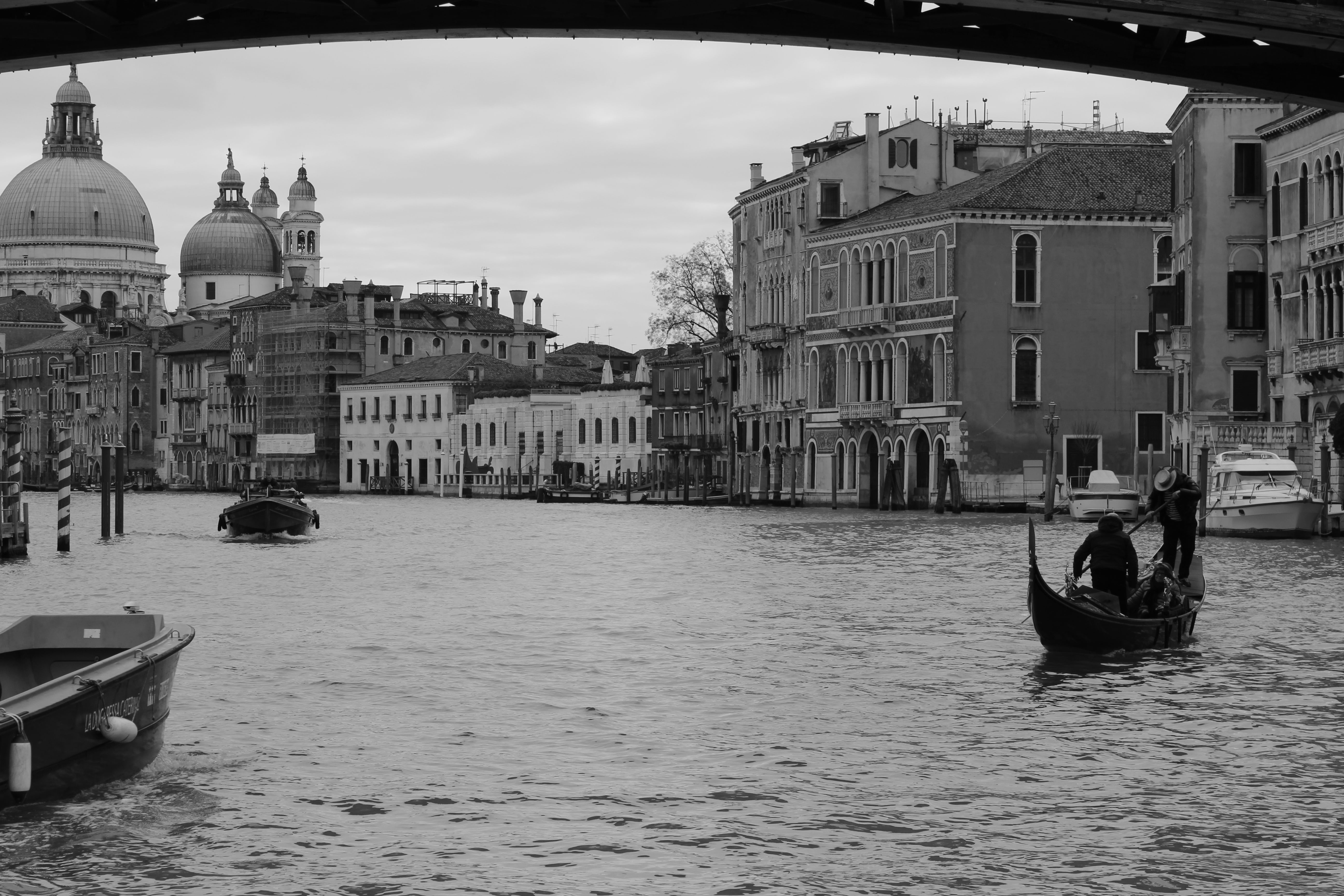 gondola, italy, mode of transport, travel, sky, venice, transportation, built structure, venetian, outdoors, waterfront, landmark, nautical vessel, gondola - traditional boat, HD Wallpaper