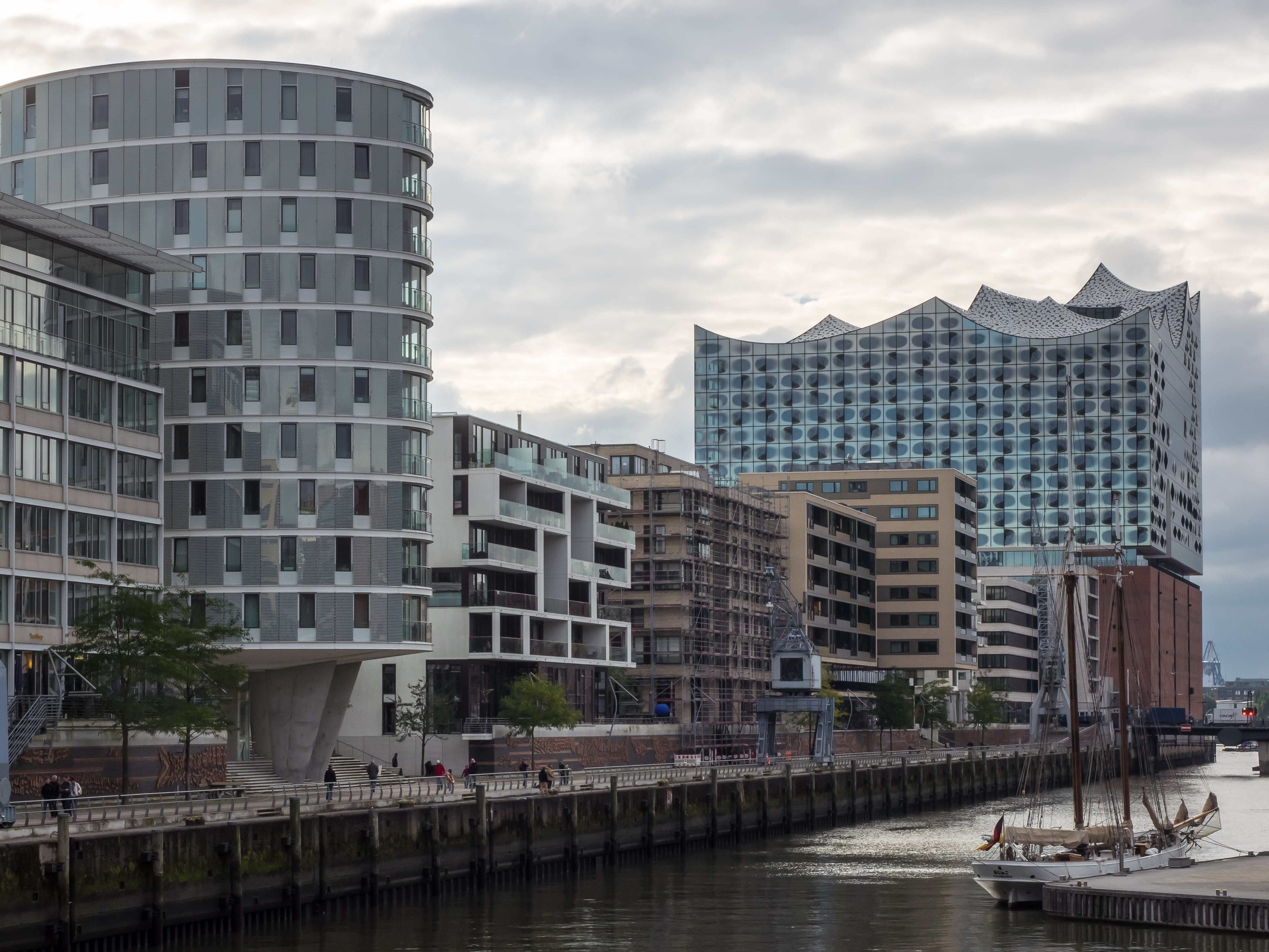 river, modern, reflection, landmark, harbour city, cloud - sky, office, residential district, day, building exterior, sky, outdoors, hamburg skyline, skyscraper, HD Wallpaper