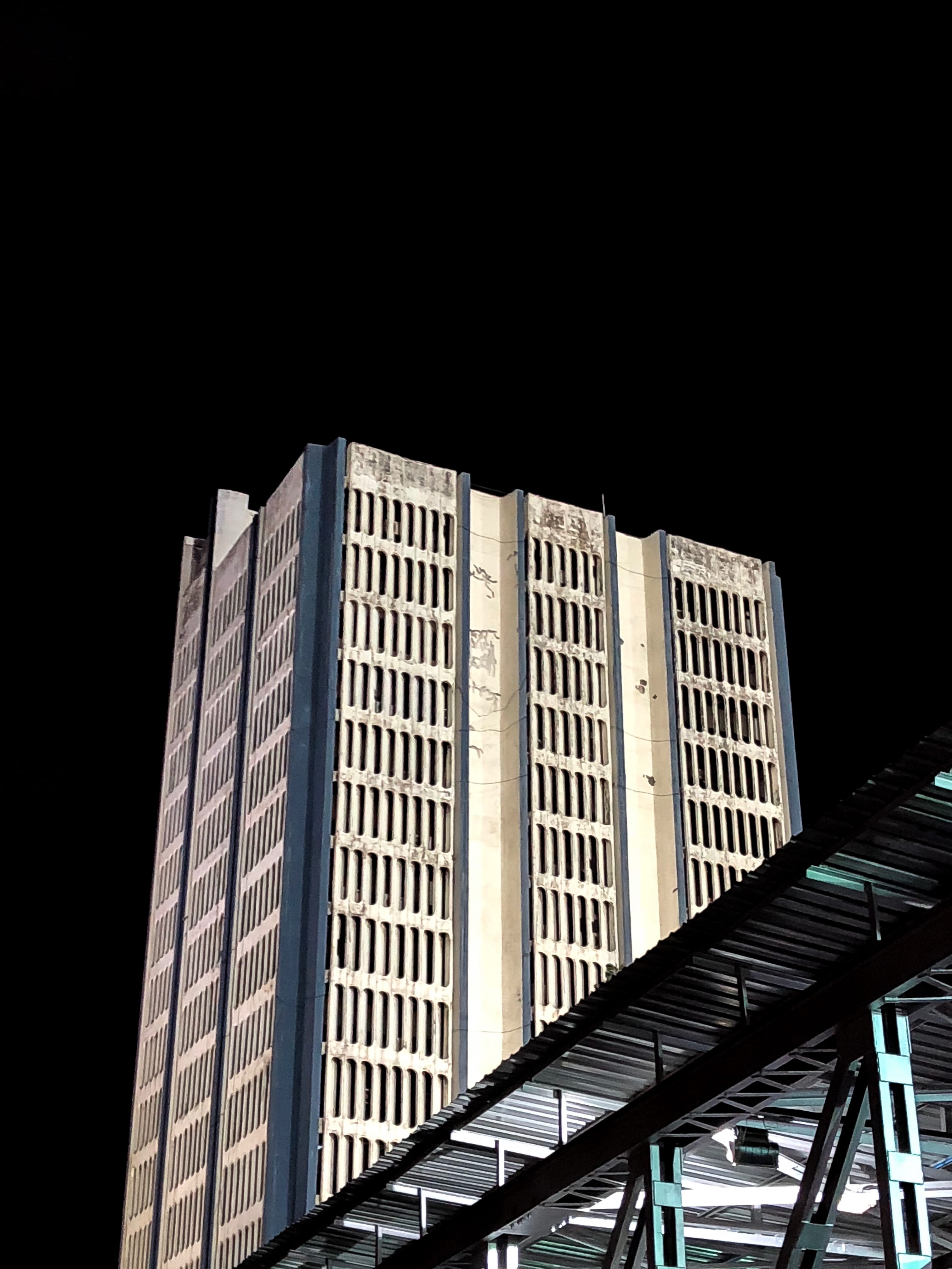 sky, copy space, architecture, low angle view, wankhede stadium, office, crossing, mumbai, city, no people, outdoors, office building exterior, india, tower, Phone HD Wallpaper