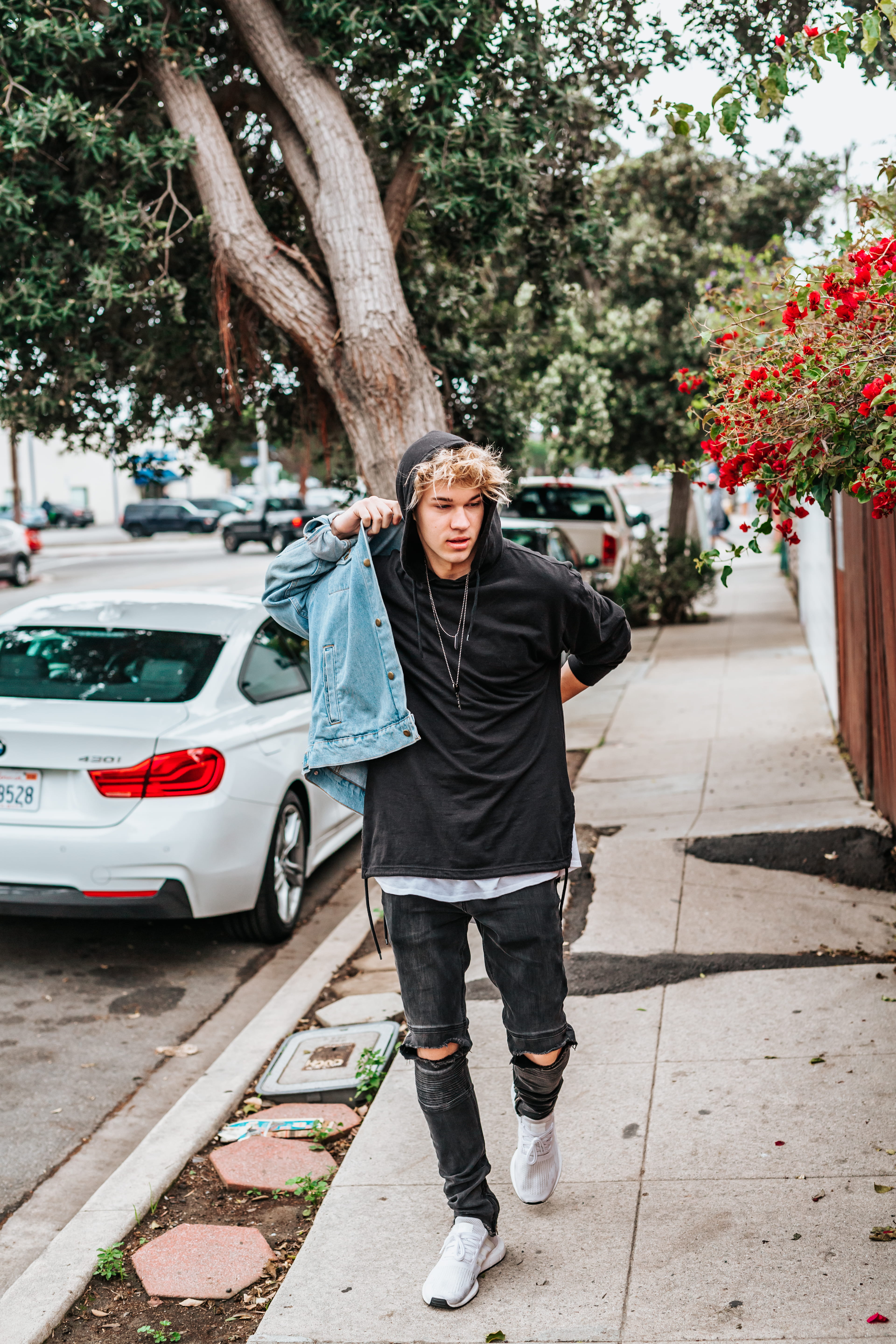 sidewalk, young adult, lifestyles, tree, casual clothing, standing, green, front view, full length, walking, denim, jacket, man, motor vehicle, near, plant, Phone HD Wallpaper