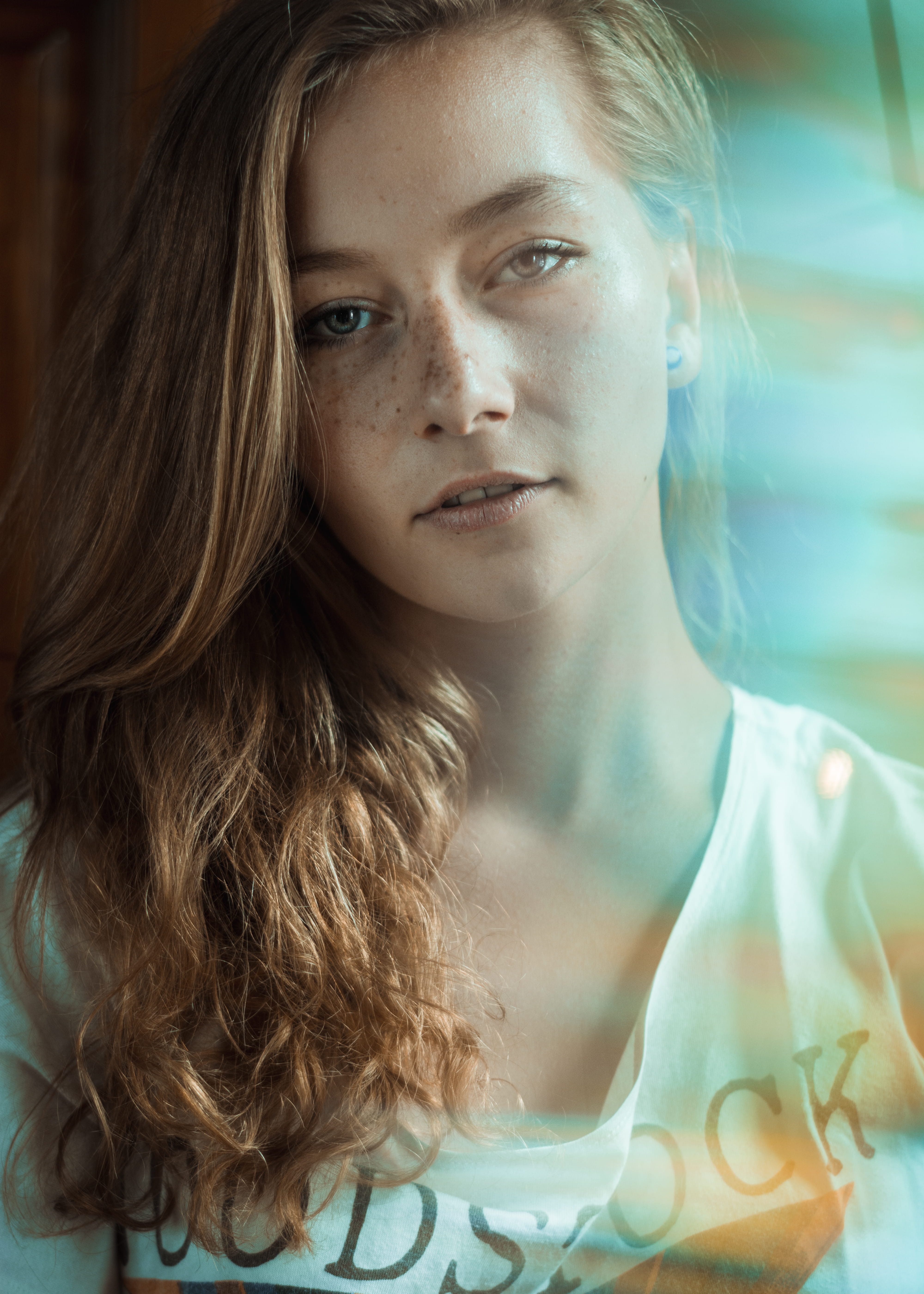 close-up, looking At Camera, women, black, caucasian Ethnicity, front view, scoop, printed, females, neck, red head, day, leisure activity, human Face, Phone HD Wallpaper