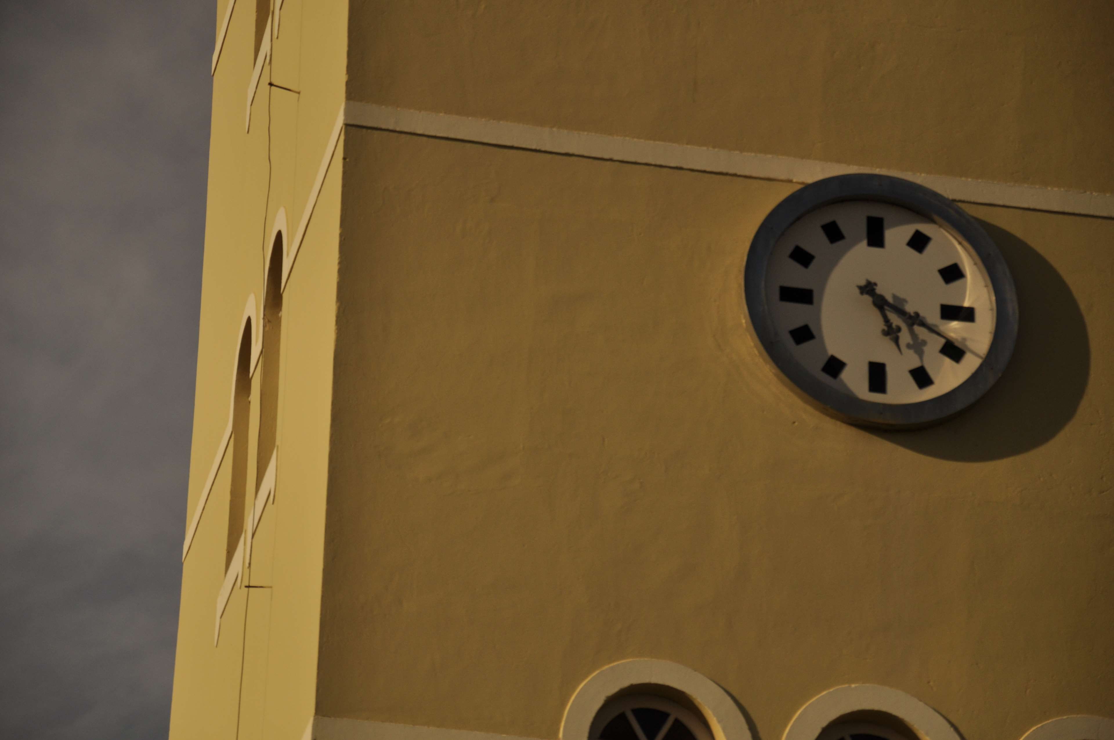brazil, built structure, casa, wall clock, rua, day, house, geometric shape, calle, number, rio, wall - building feature, architecture, edificio, minas gerais, HD Wallpaper
