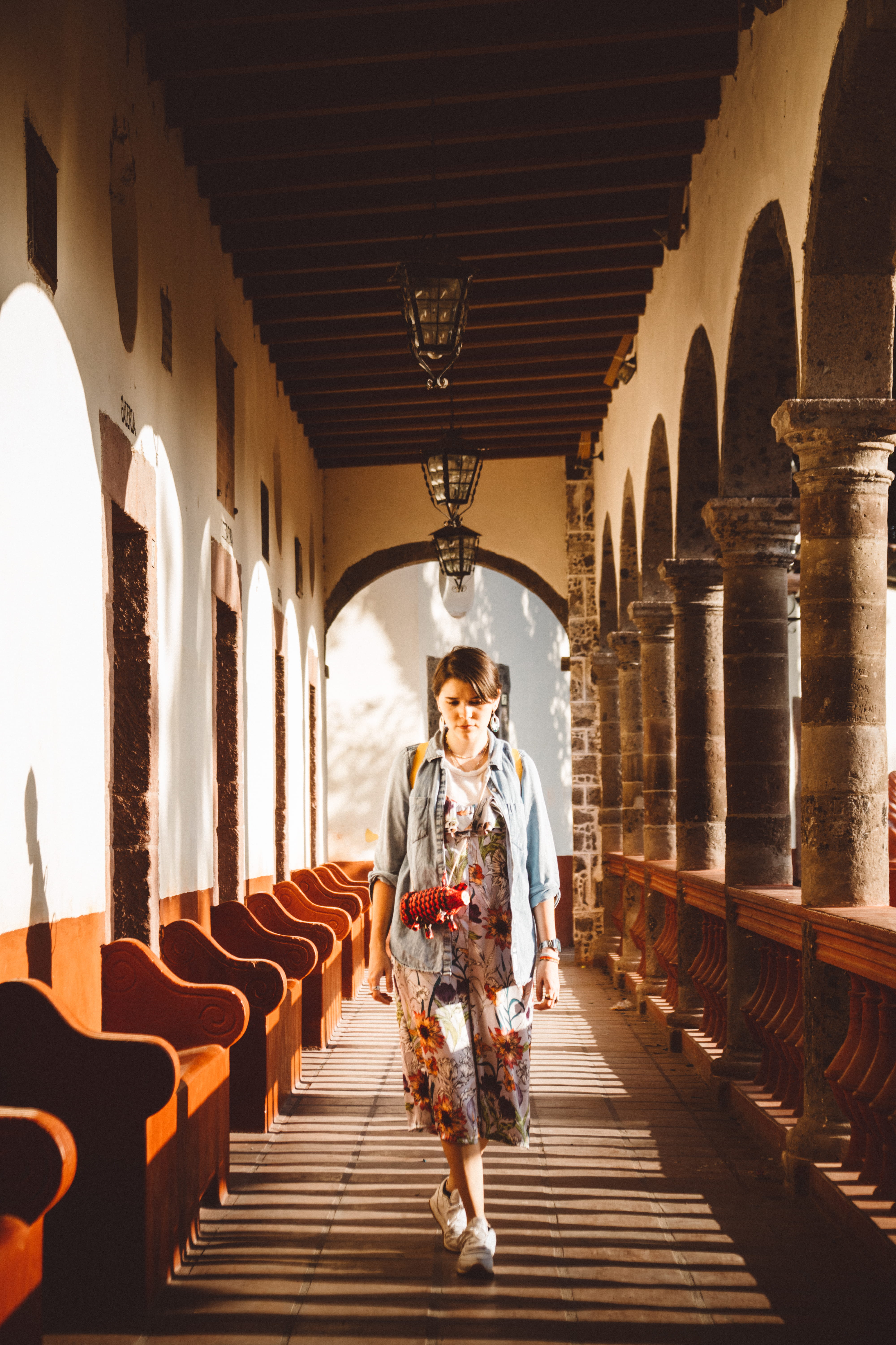 mujer, leisure activity, san miguel de allende, woman, history, arch, jumper, girl, building, 5K, lifestyles, jaunt and joy, the way forward, jauntandjoy, Phone HD Wallpaper