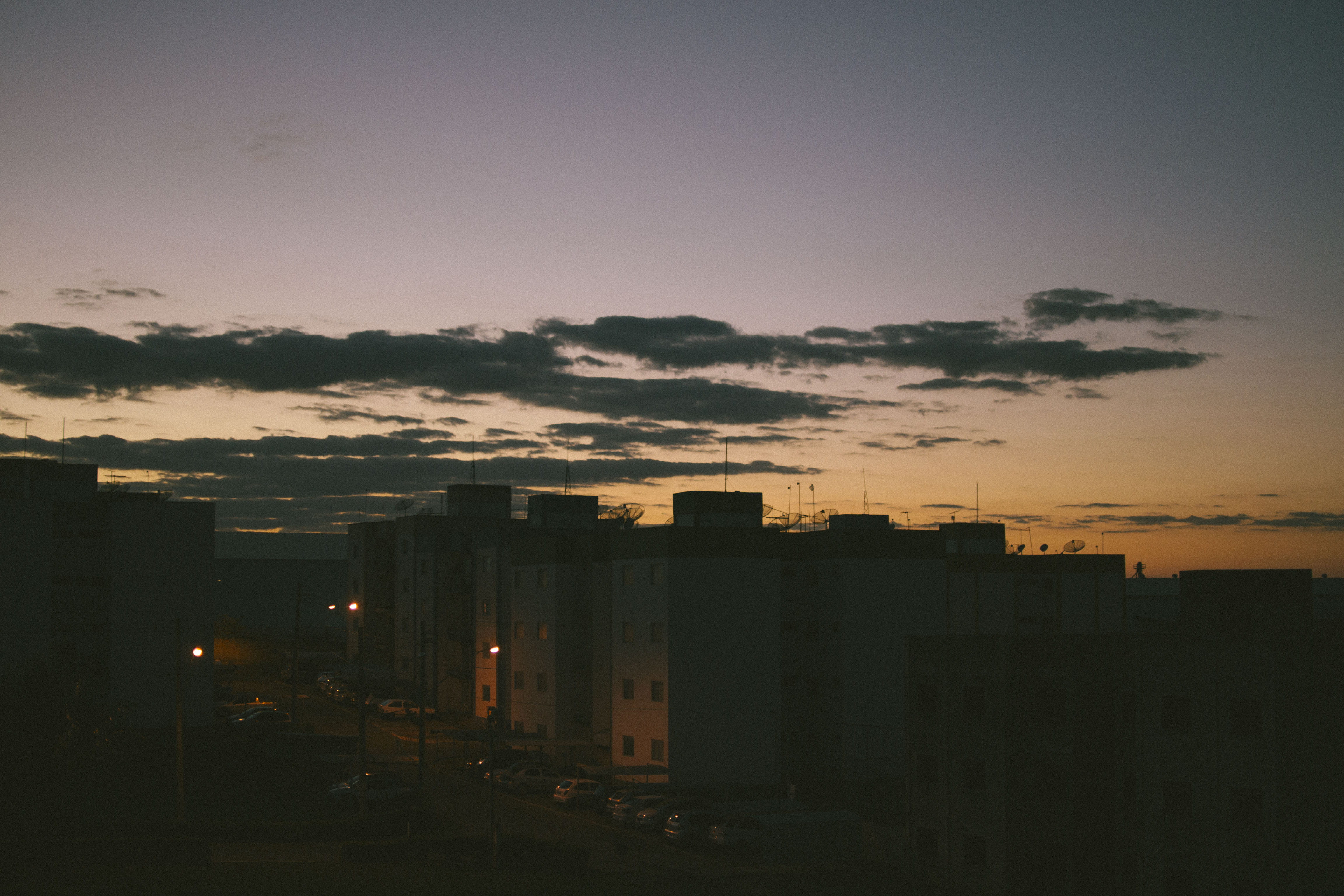 silhouette, sky, brazil, modern, window view, patrocinio, 35mm, sunrise, city, building exterior, city life, architecture, road, nikon, cloud - sky, nascer do sol, HD Wallpaper