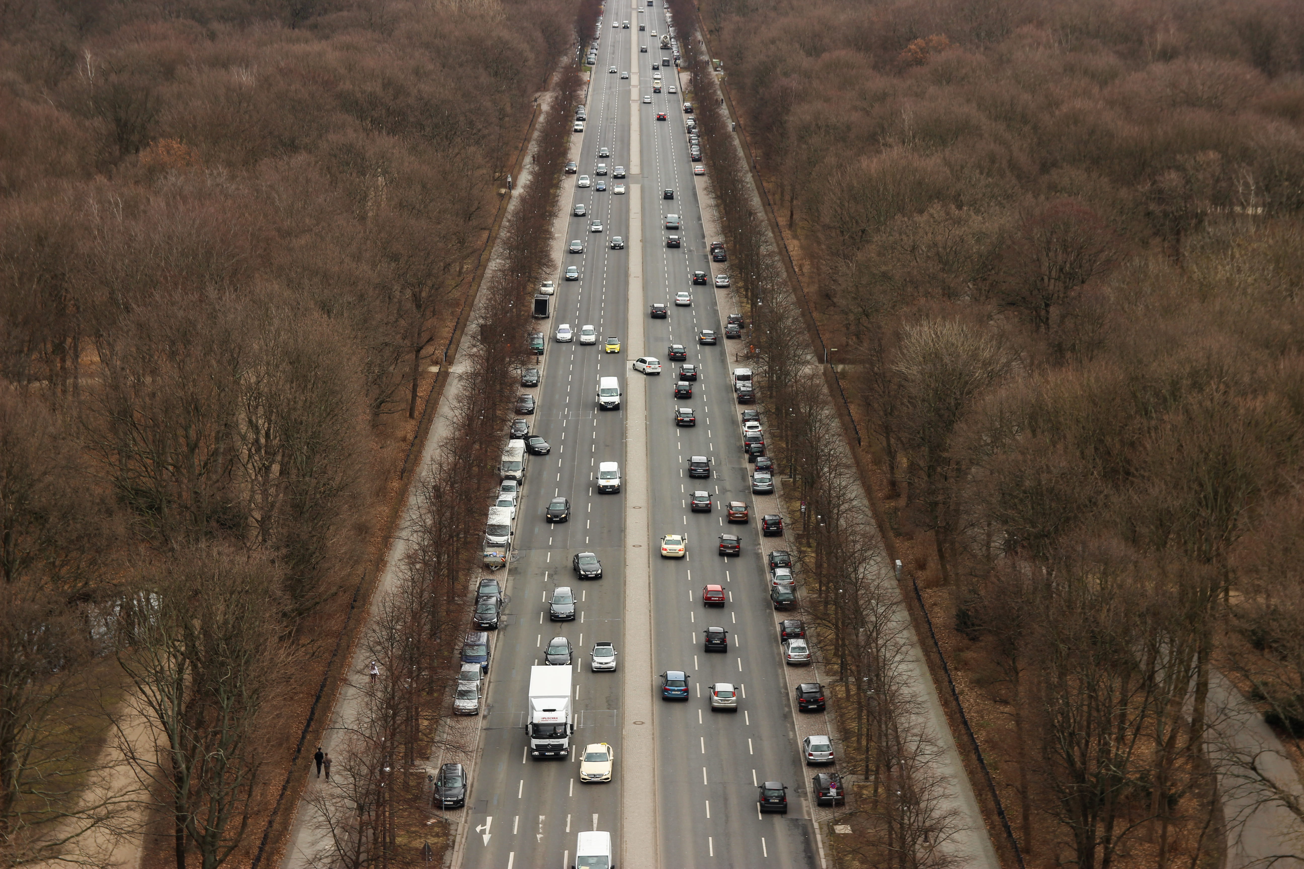 day, motor vehicle, tarmac, person, street, train, plant, park, germany, automobile, cars, highway, architecture, berlin, nature, 5K, transportation, multiple lane highway, HD Wallpaper