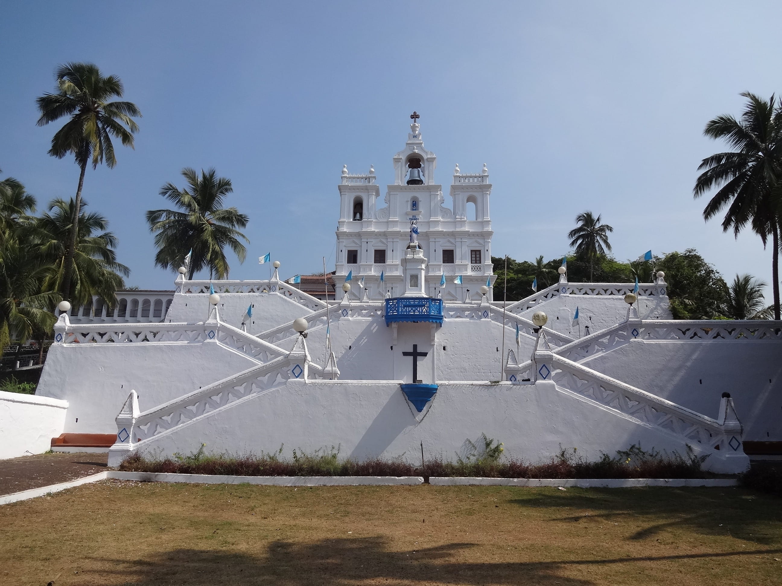 architecture, nature, Church, religious, goa, tree, white, daytime, attraction, palm tree, Historical, water, concrete, Cathedral, built structure, cross, HD Wallpaper