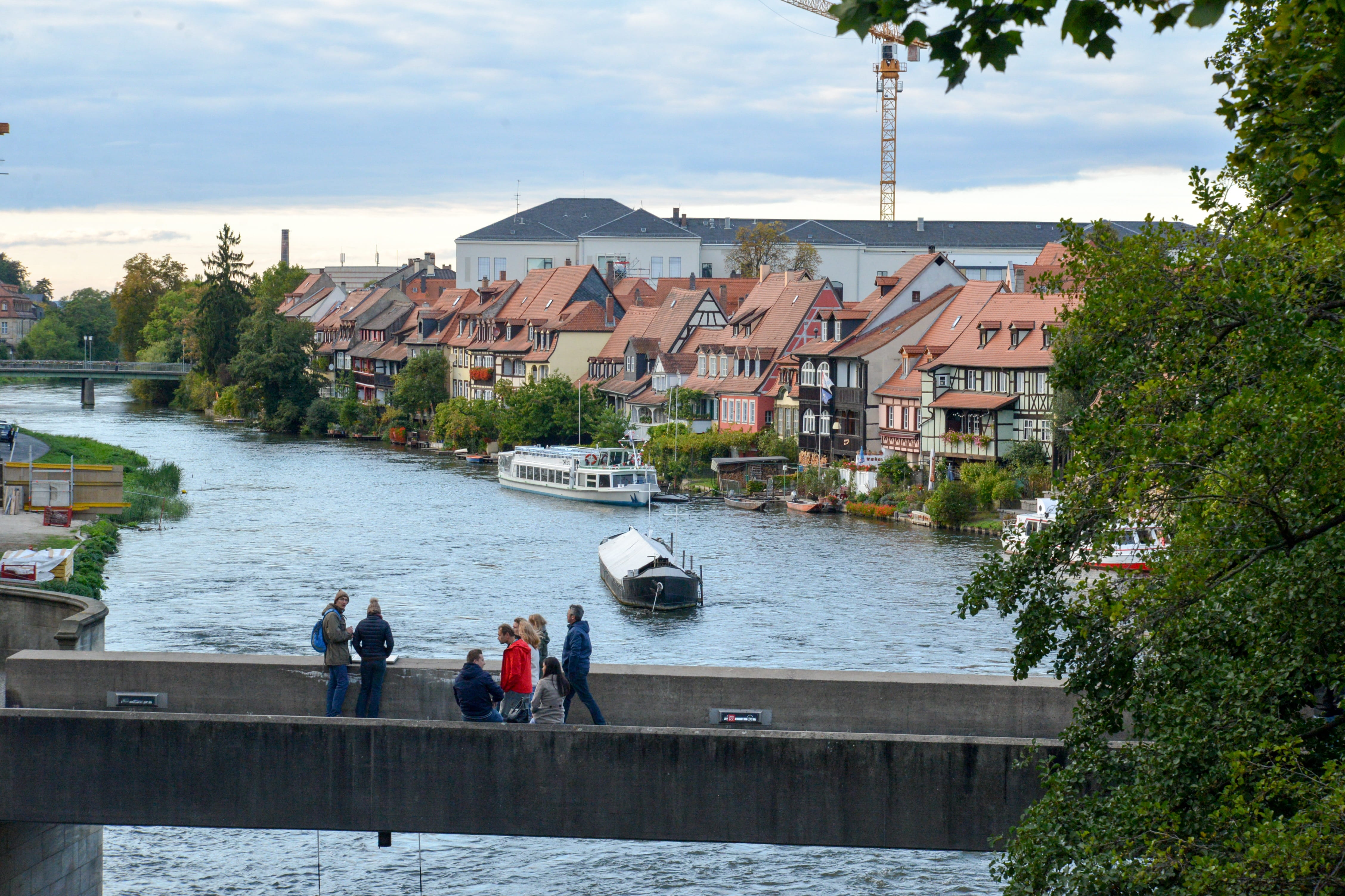 Regnitz, Bridge, plant, island city hall, river, residential district, group of people, building exterior, women, romantic, historically, outdoors, 4K, HD Wallpaper