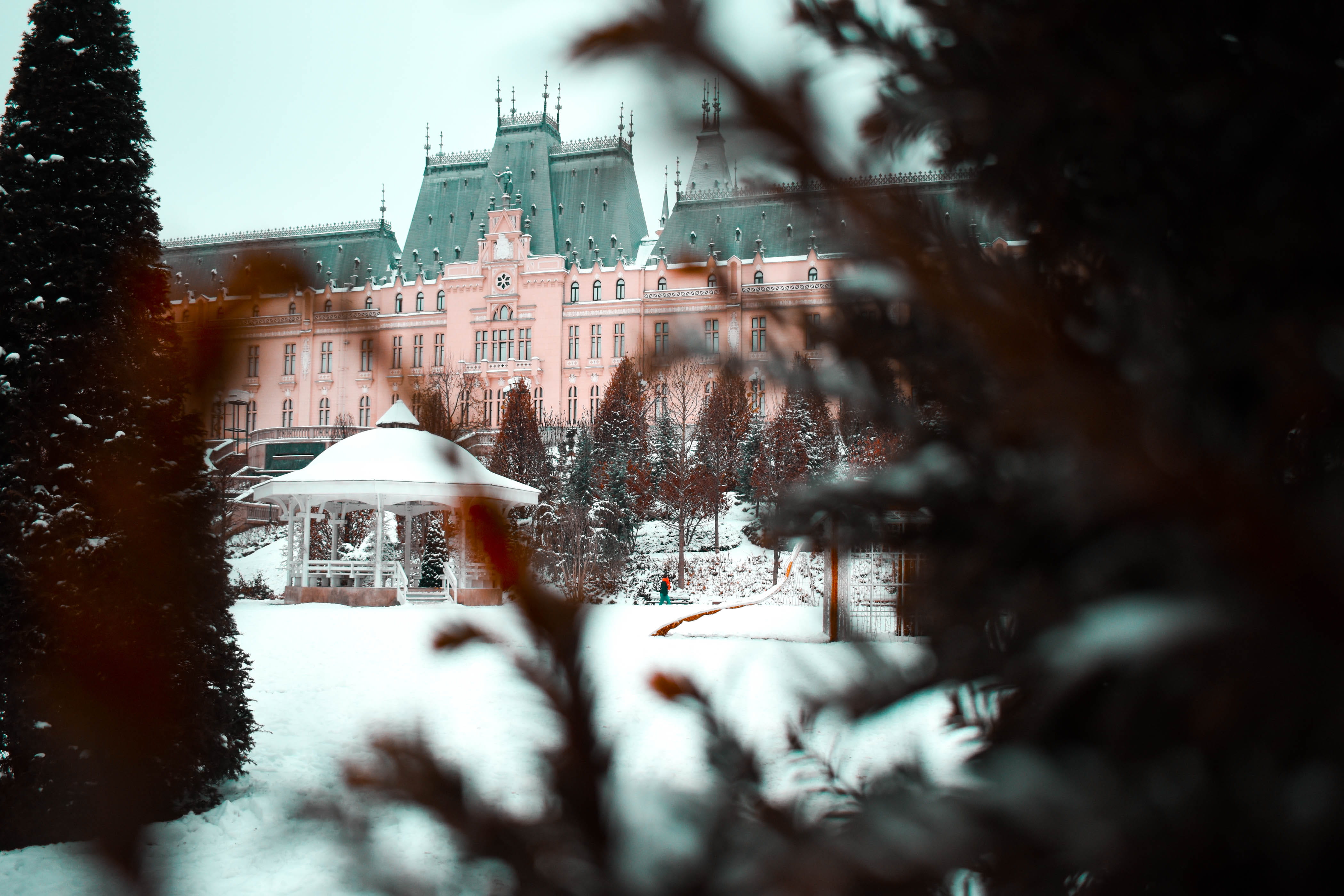 religion, landscape, selective focus, frosty, architecture, 4K, gazebo, light, daylight, place of worship, frozen, snow, concrete, cold, plant, wood, trees, HD Wallpaper