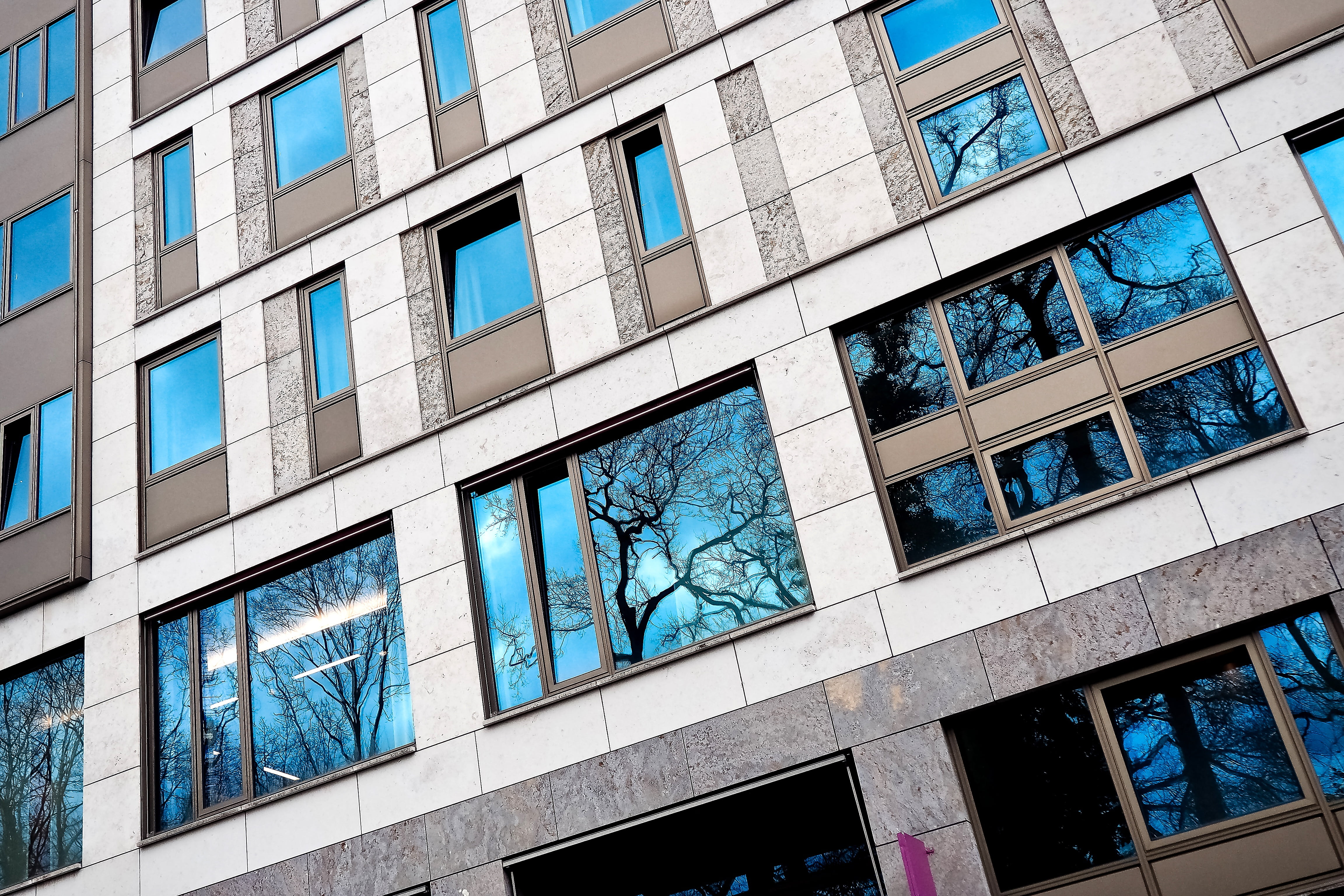 glass - material, skyscraper, full frame, wall - building feature, reflection, gray, backgrounds, office building, reflections, modern, window, facade, HD Wallpaper