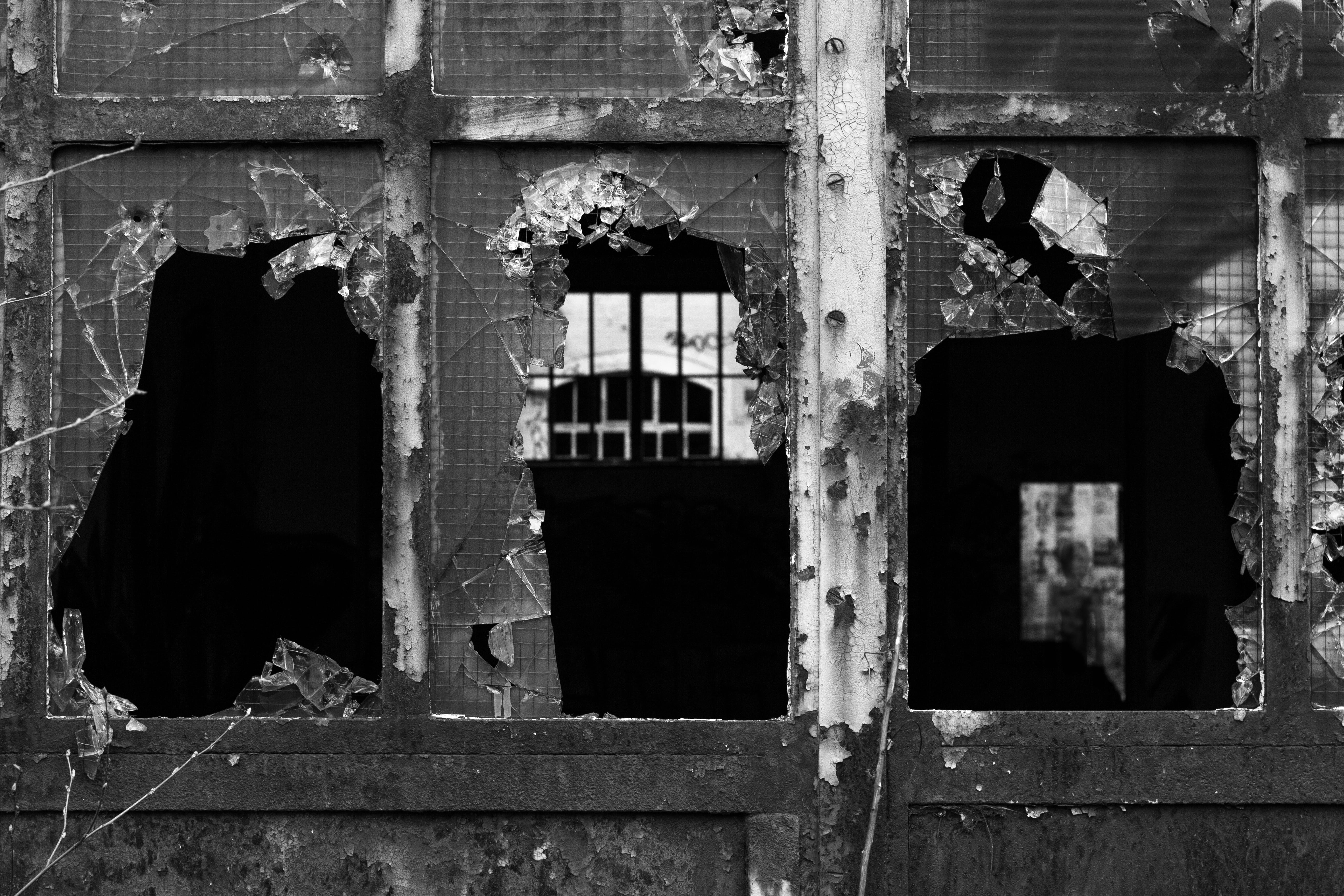 run-down, destruction, old, bad condition, 5K, glazing, weathered, ruin, deterioration, no people, architecture, hauswand, leave, decay, window frame, HD Wallpaper
