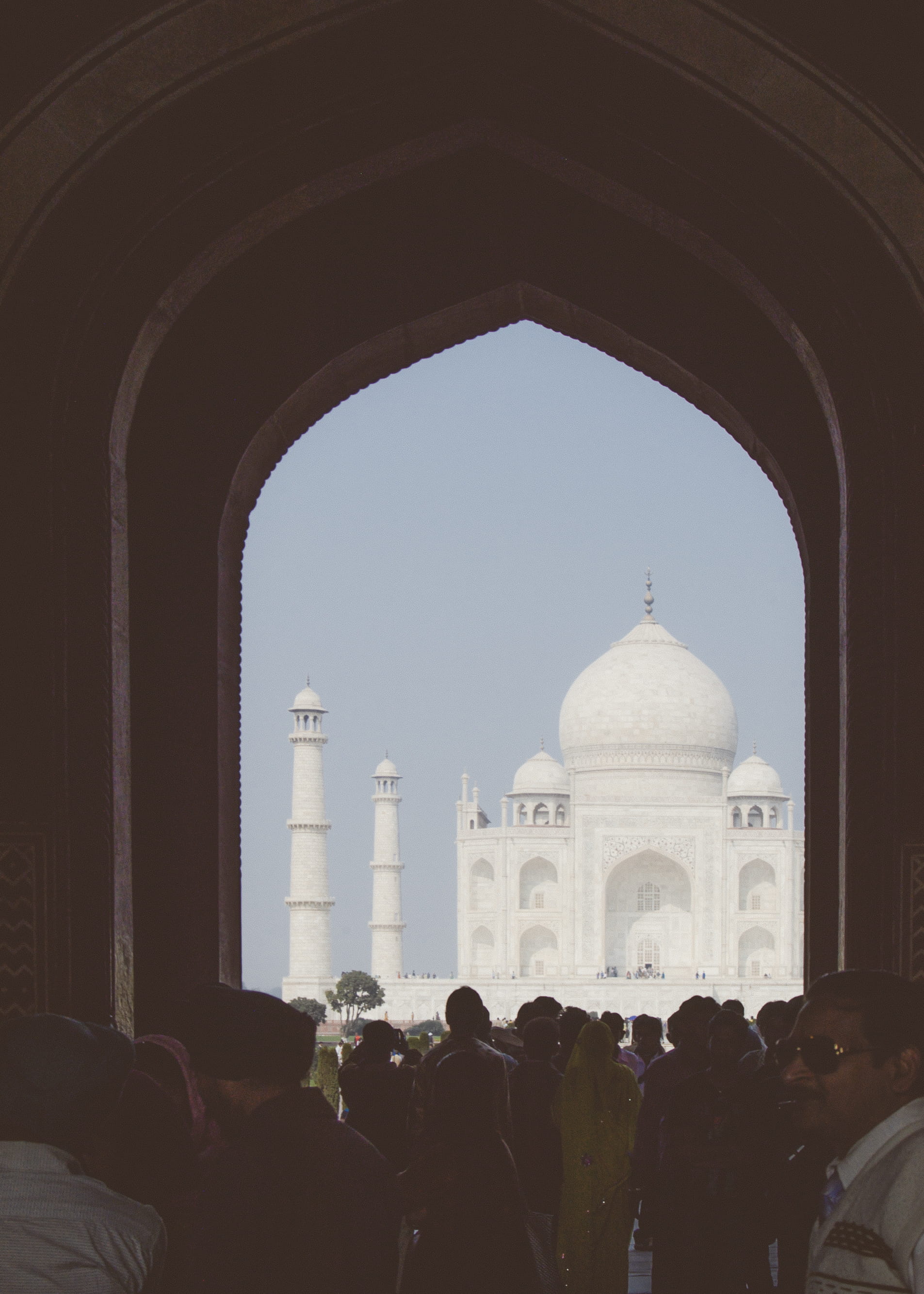 building exterior, dome, taj, arch, sky, day, crowd, travel, dubai, taj mahal, ancient, landmark, history, tower, group of people, mahal, clear sky, tourism, Phone HD Wallpaper