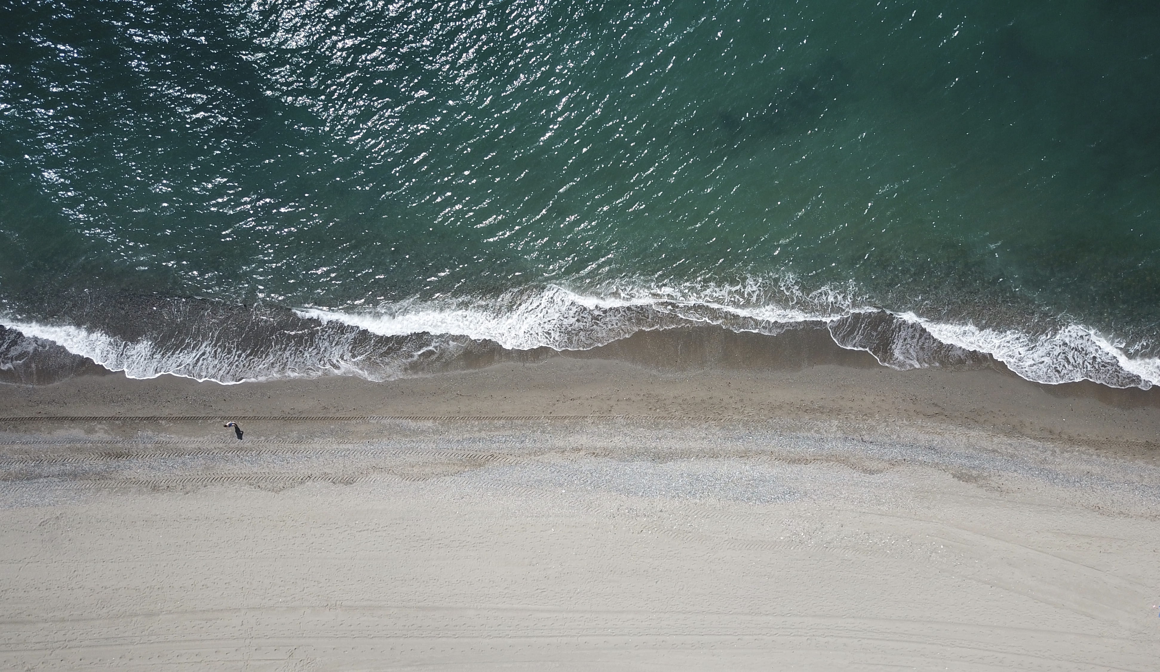 single, beauty in nature, no people, power, tiny, 4K, person, non-urban scene, motion, photography, aerial view, sport, aquatic sport, daytime, shadow, HD Wallpaper