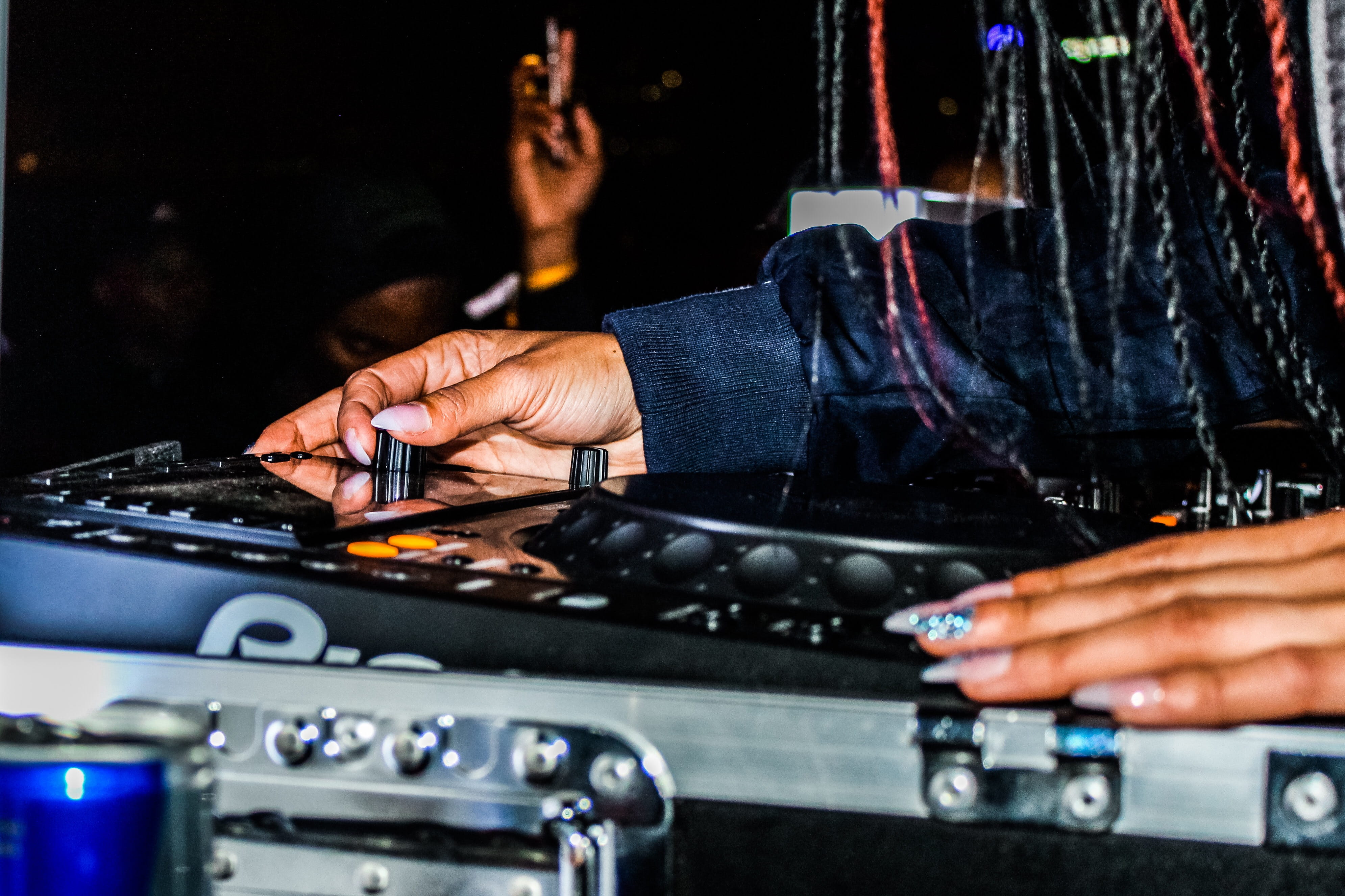 south africa, sound mixer, woman, finger, dreadlocks, indoors, men, audio equipment, sound recording equipment, disc, turntable, club dj, nightlife, audience, HD Wallpaper