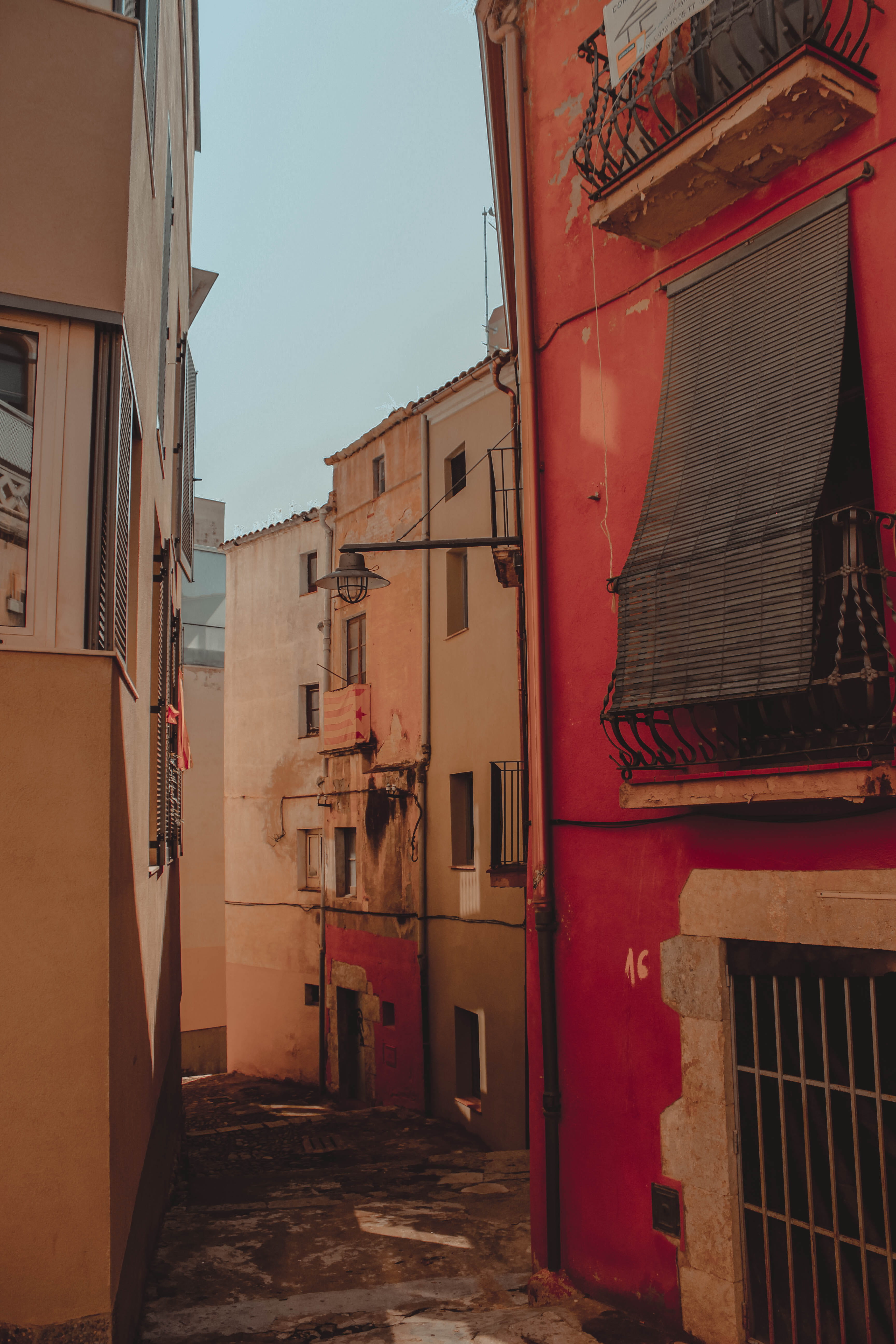 brick, aisle, residential district, shade, direction, daytime, builidng, girona, lamp, the way forward, street, architecture, home, town, alley, house, Phone HD Wallpaper