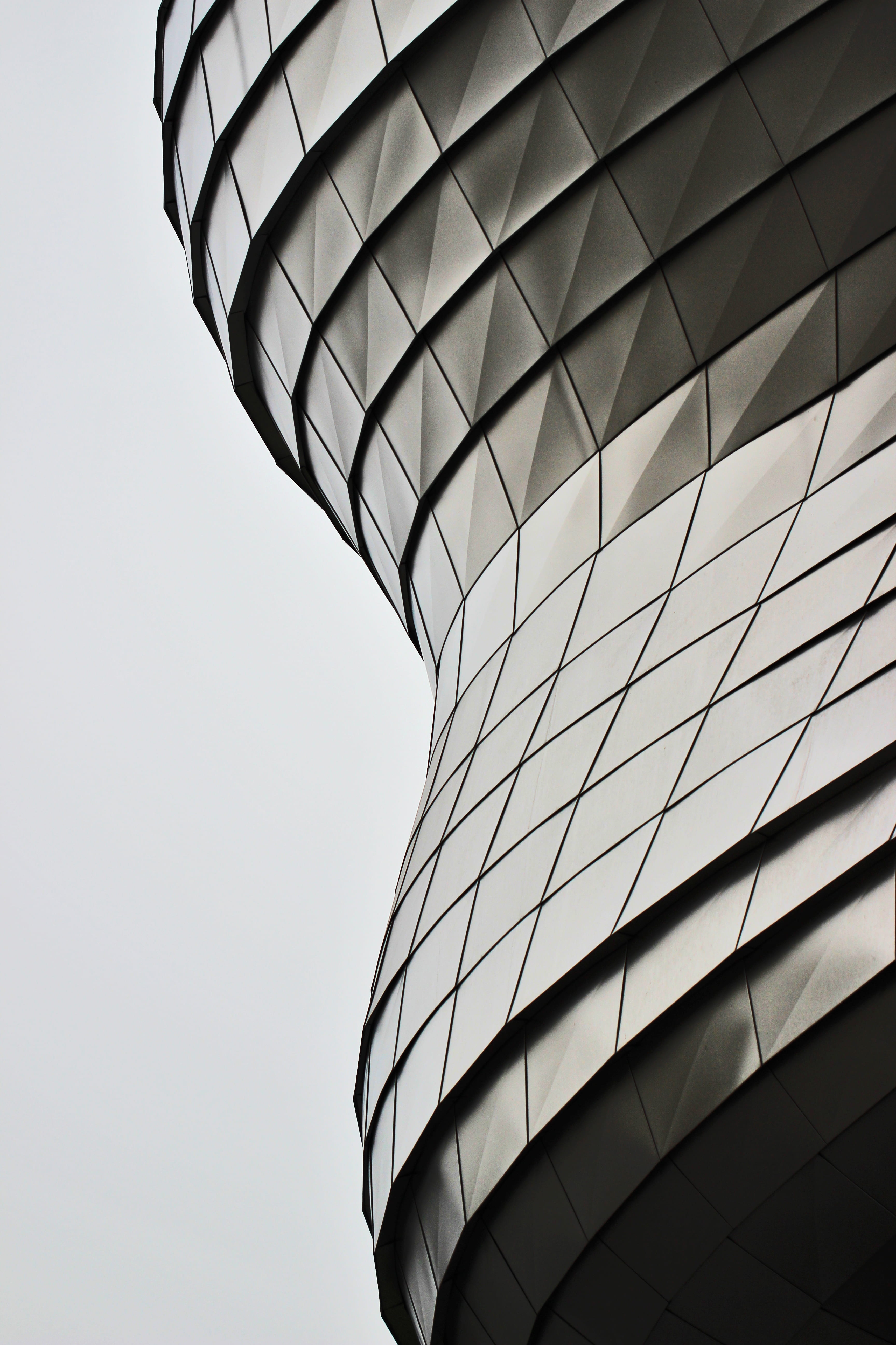 day, black, architecture, curve, 5K, low angle view, clear sky, modern, grayscale, office building exterior, architectural feature, photo, tower, builidng, Phone HD Wallpaper