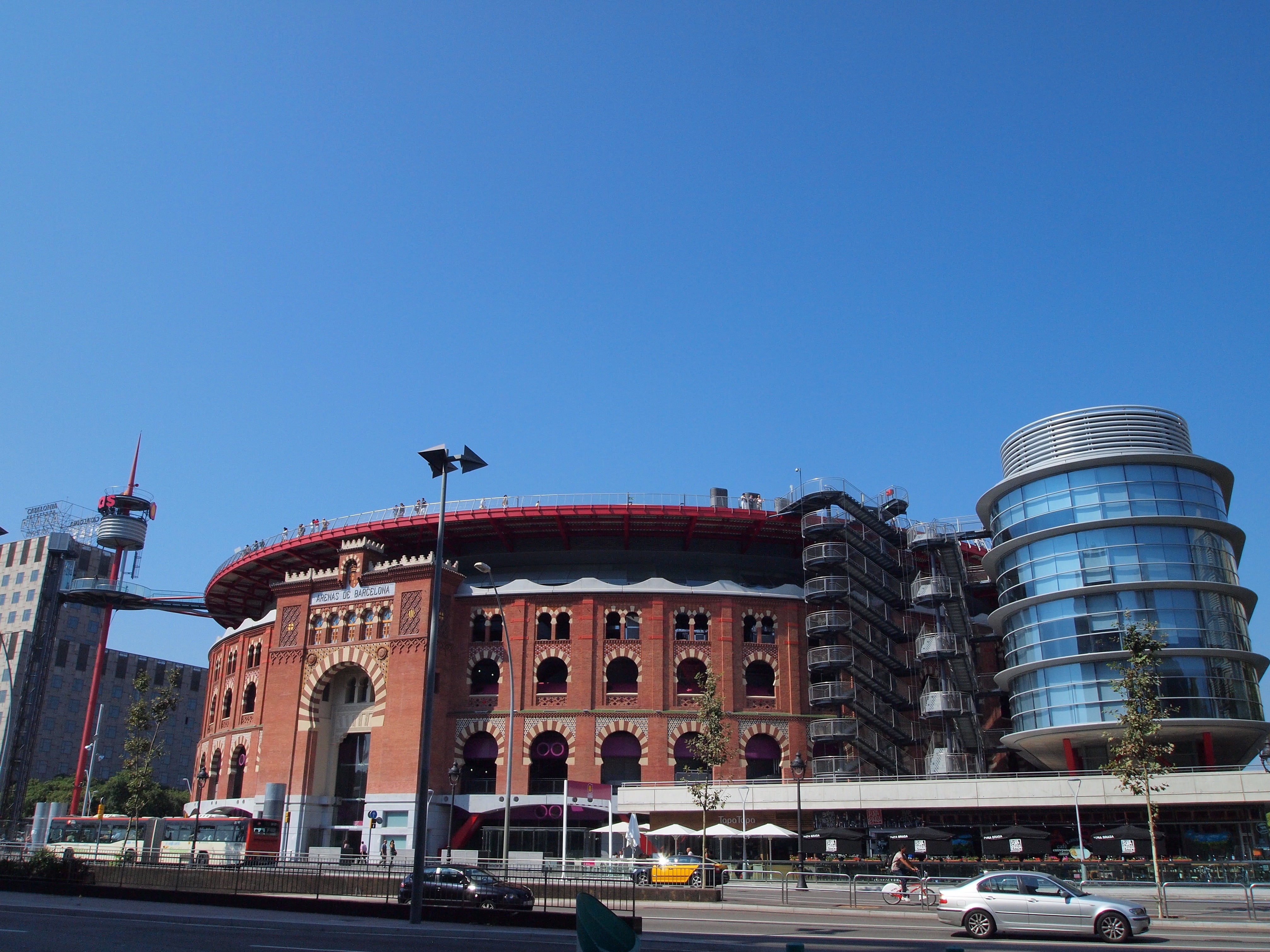 spain square, renovation, street, clear sky, city, architecture, barcelona, 4K, shopping, day, office building exterior, outdoors, car, bullring, travel, HD Wallpaper