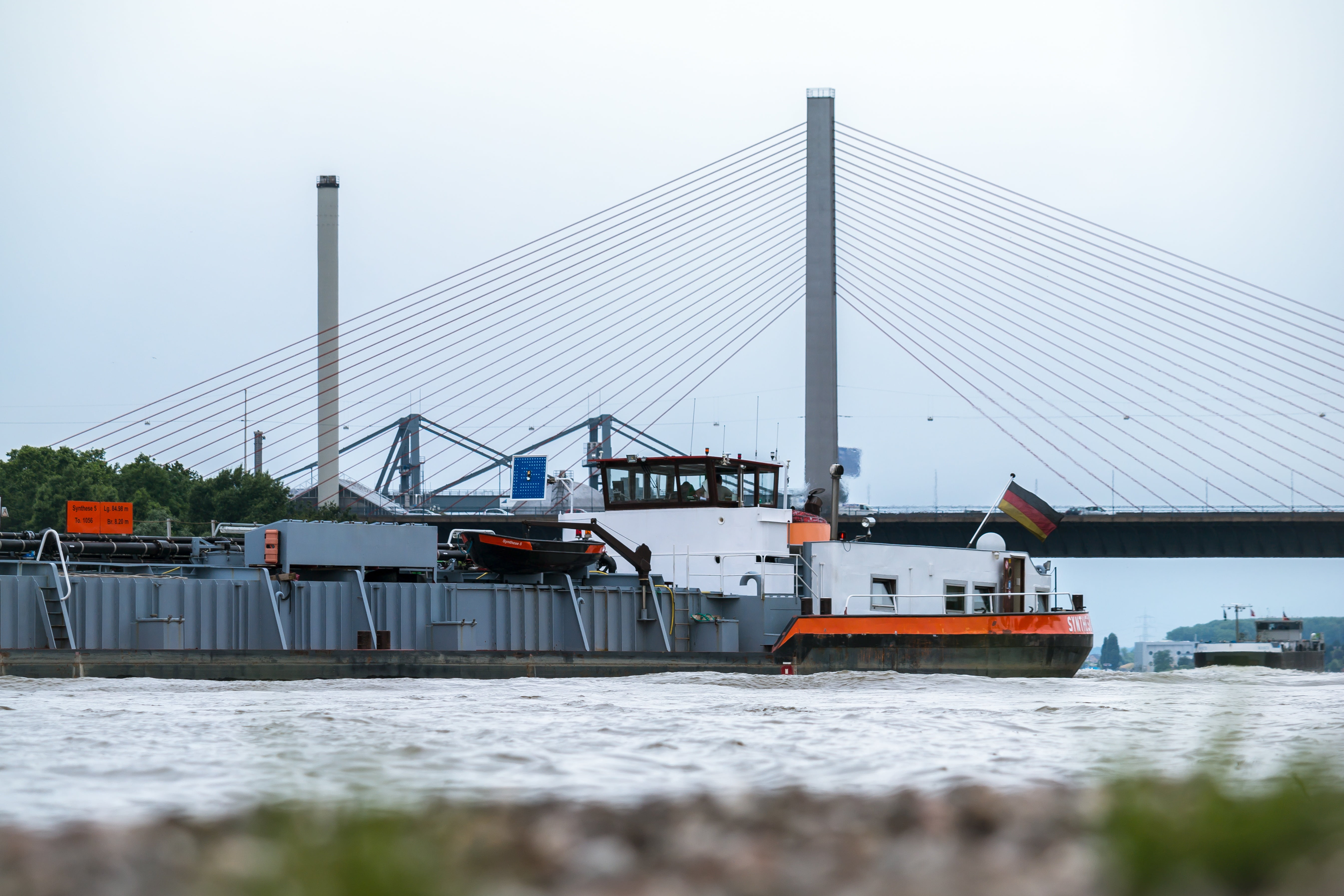 shipping, river, bonn, ship, 5K, freight transportation, business, outdoors, kahn, crane - construction machinery, highway bridge, day, industry, nautical vessel, HD Wallpaper