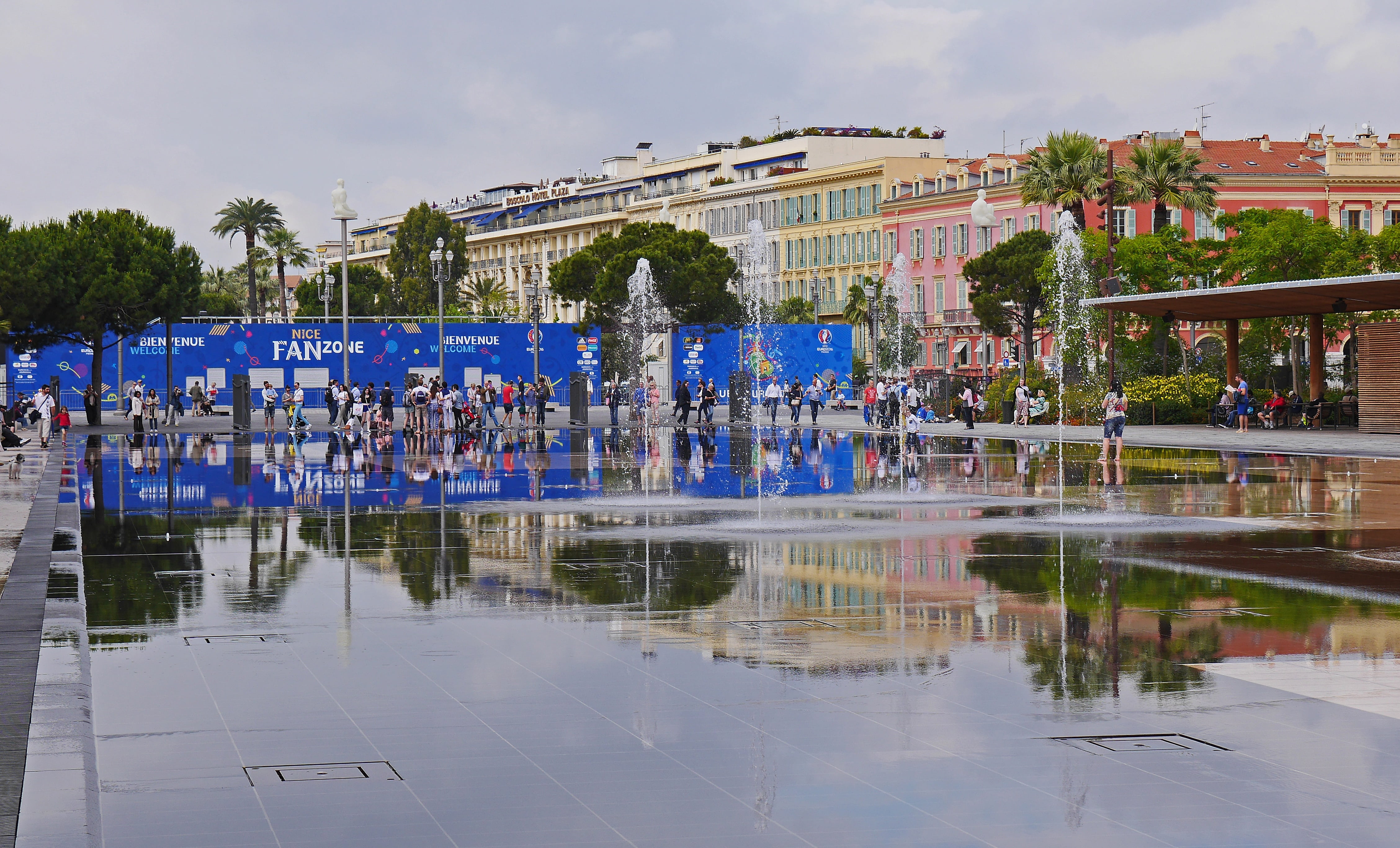 european championship, nature, water games, building exterior, outdoors, water, mirroring, 4K, reflection, em2016, cloud - sky, day, swimming pool, crowd, HD Wallpaper
