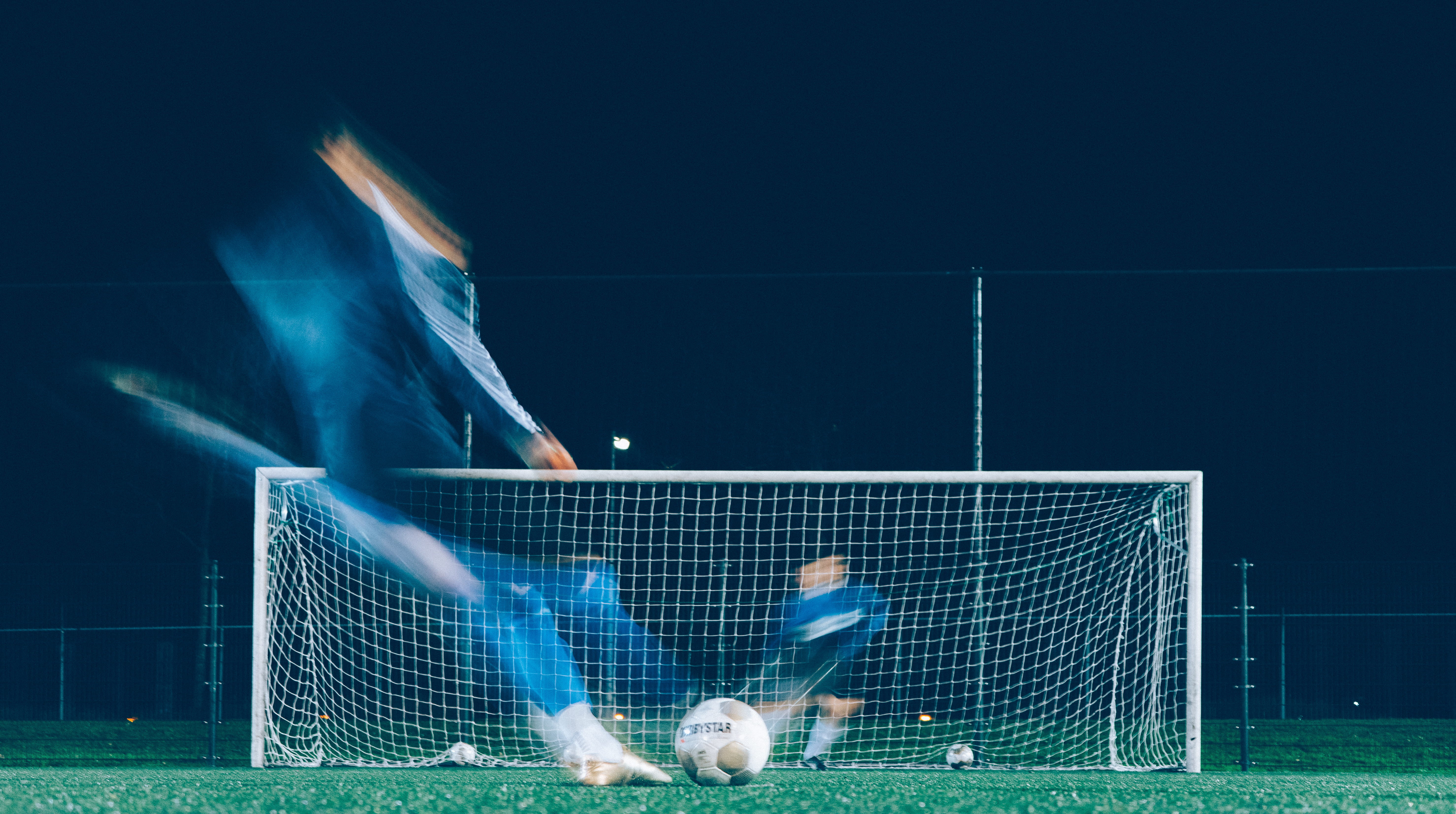 athlete, effort, motion, 5K, sport, soccer, soccer player, ball, taking a shot - sport, human limb, goal post, player, night, football, soccer goal, grass, HD Wallpaper