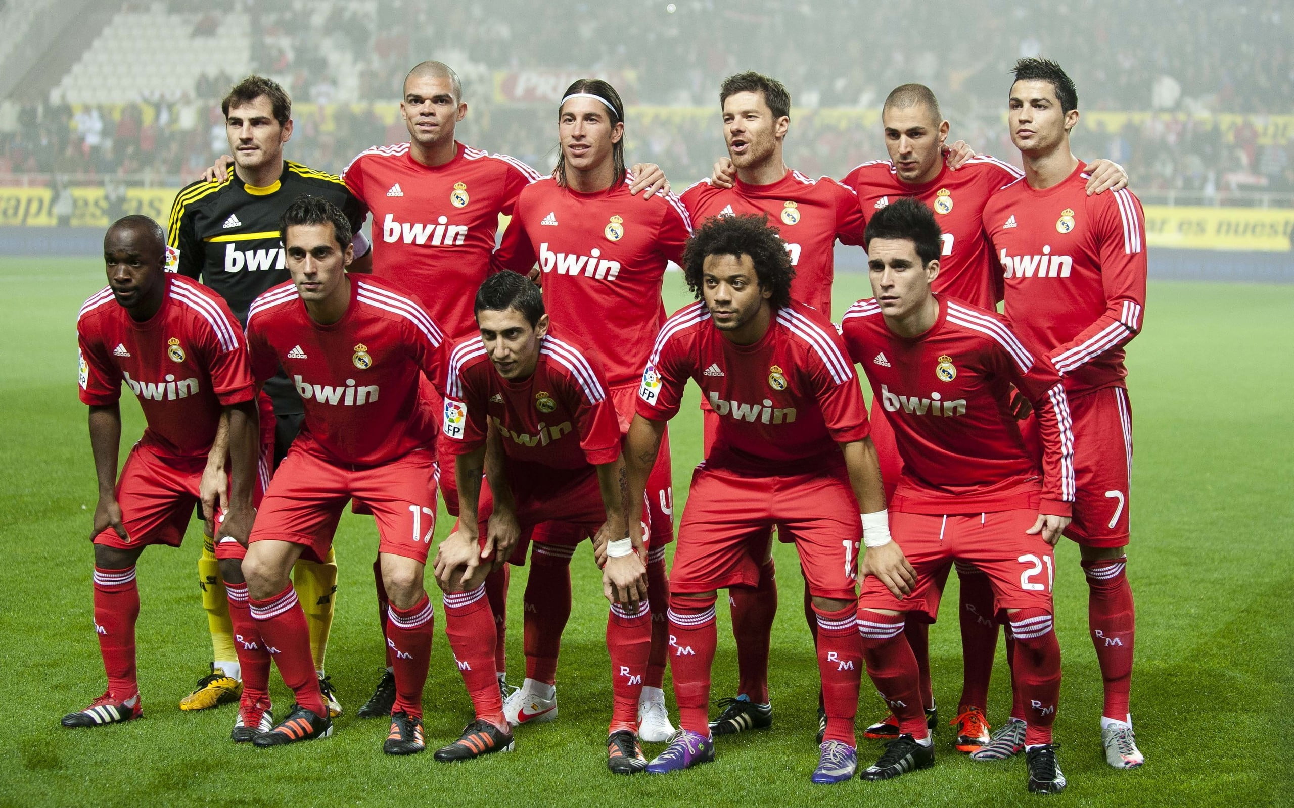 uniform, teenager, Cristiano Ronaldo, arm around, winning, outdoors, people, success, portrait, grass, playing, adolescence, soccer, sport, football, cooperation, HD Wallpaper