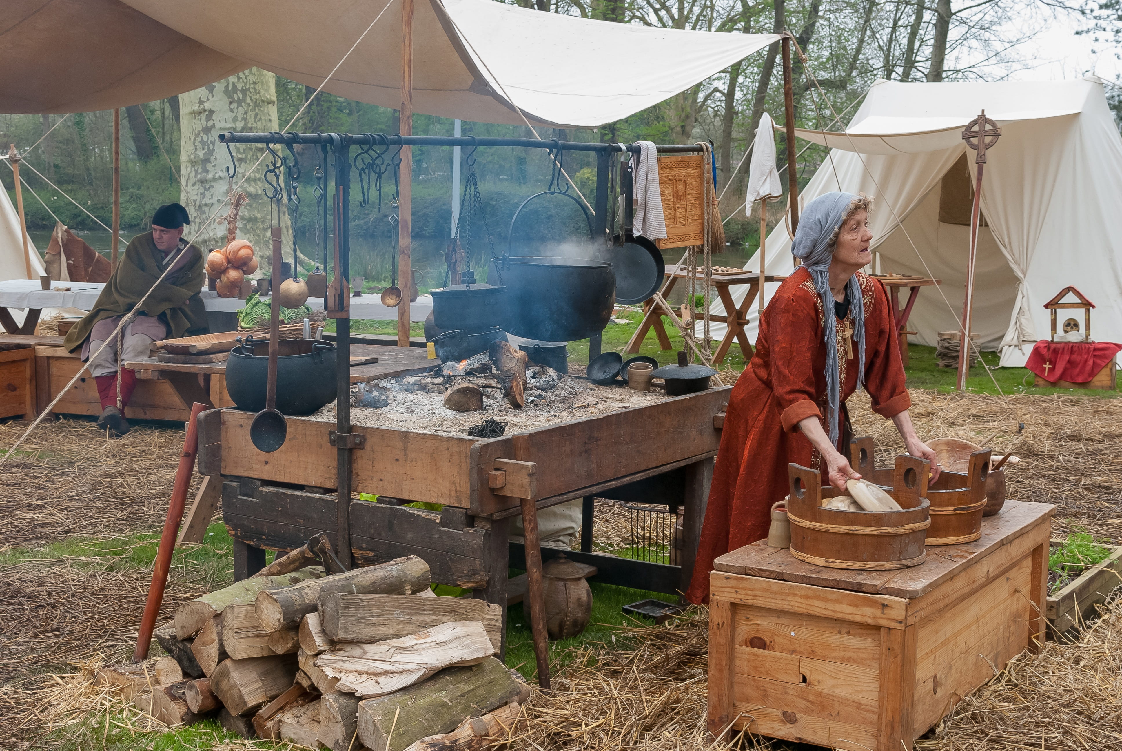 harfleur, men, incidental people, dragon, normandy, standing, nature, fire, medieval, costume, tent, 4K, carnival, camp, real people, container, day, table, HD Wallpaper