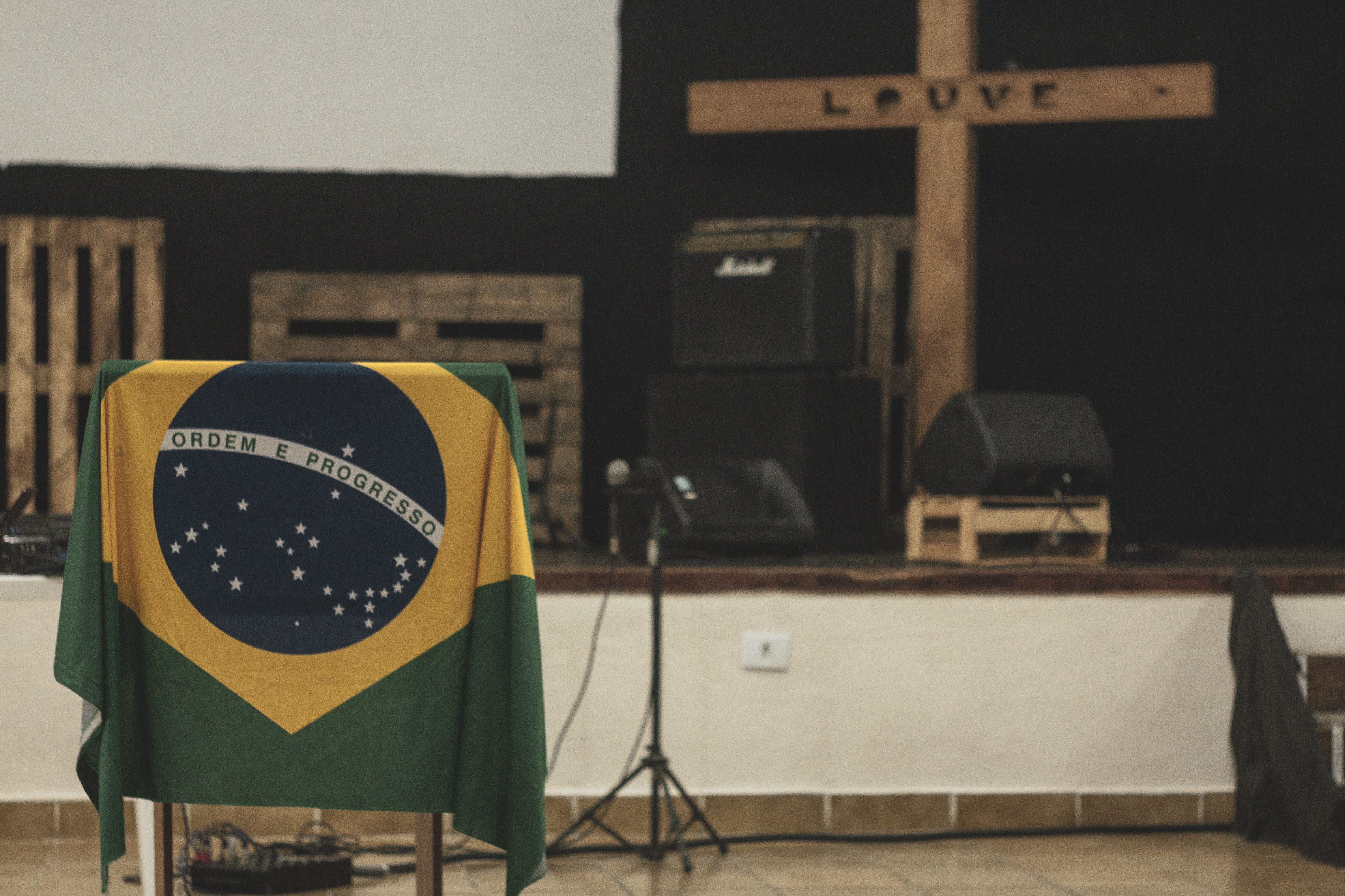 furniture, film industry, wood - material, cross, technology, primeira igreja presbiteriana de santos, chair, communication, brazil, indoors, flag, no people, HD Wallpaper