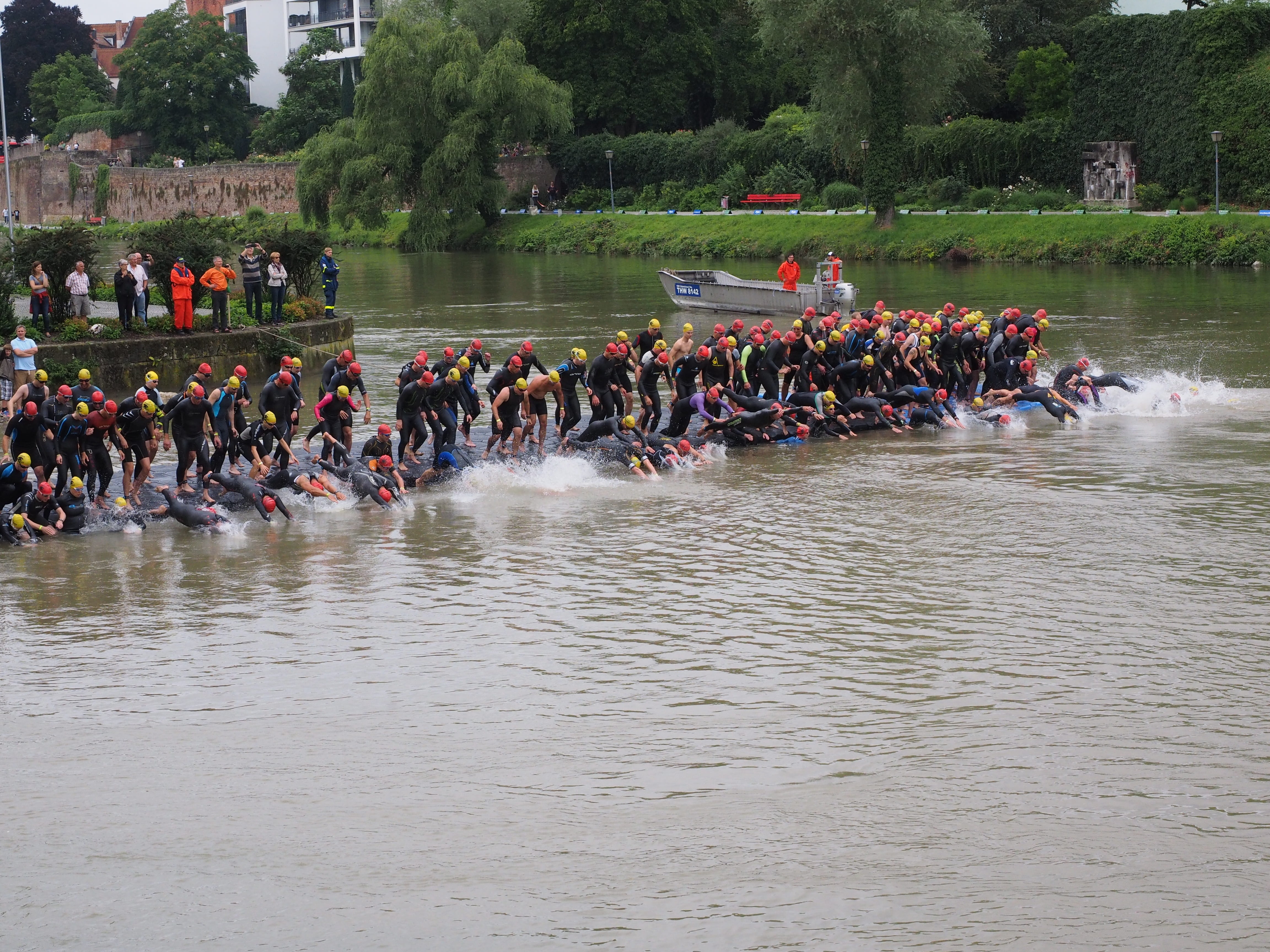transportation, 4K, human, large group of people, leisure activity, waterfront, wetsuits, outdoors, people, group Of People, day, Competition, crowd, sport, HD Wallpaper