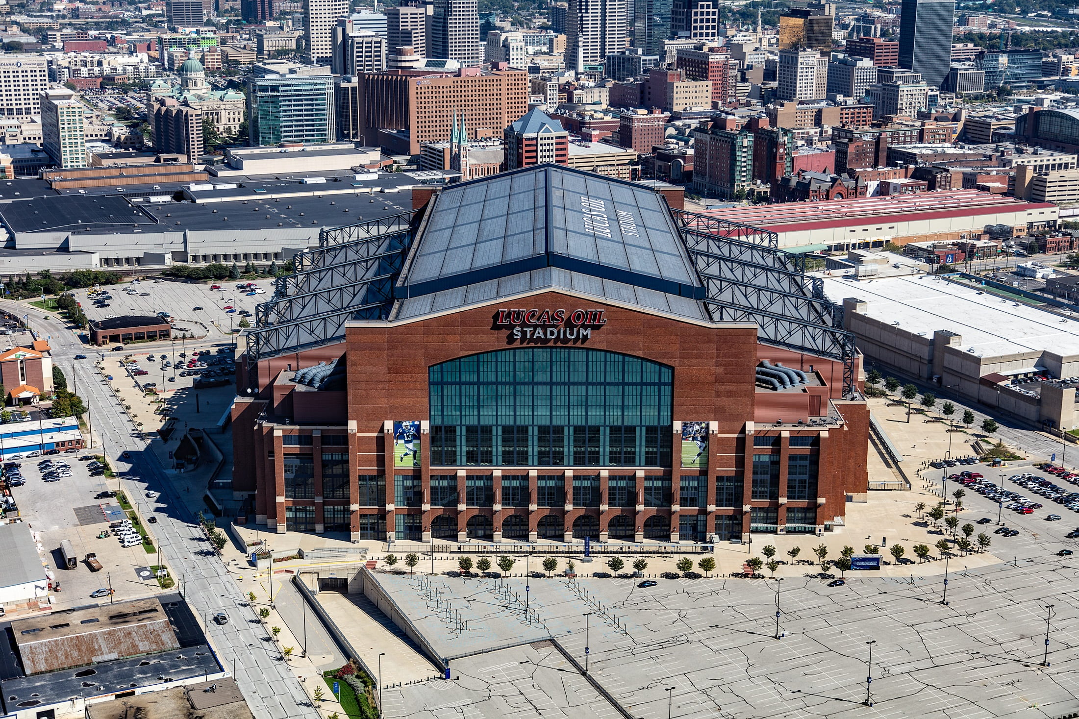 sunlight, building, aerial view, incidental people, nfl, football, building exterior, lucas oil stadium, brown, sports, indianapolis, downtown, landmark, HD Wallpaper
