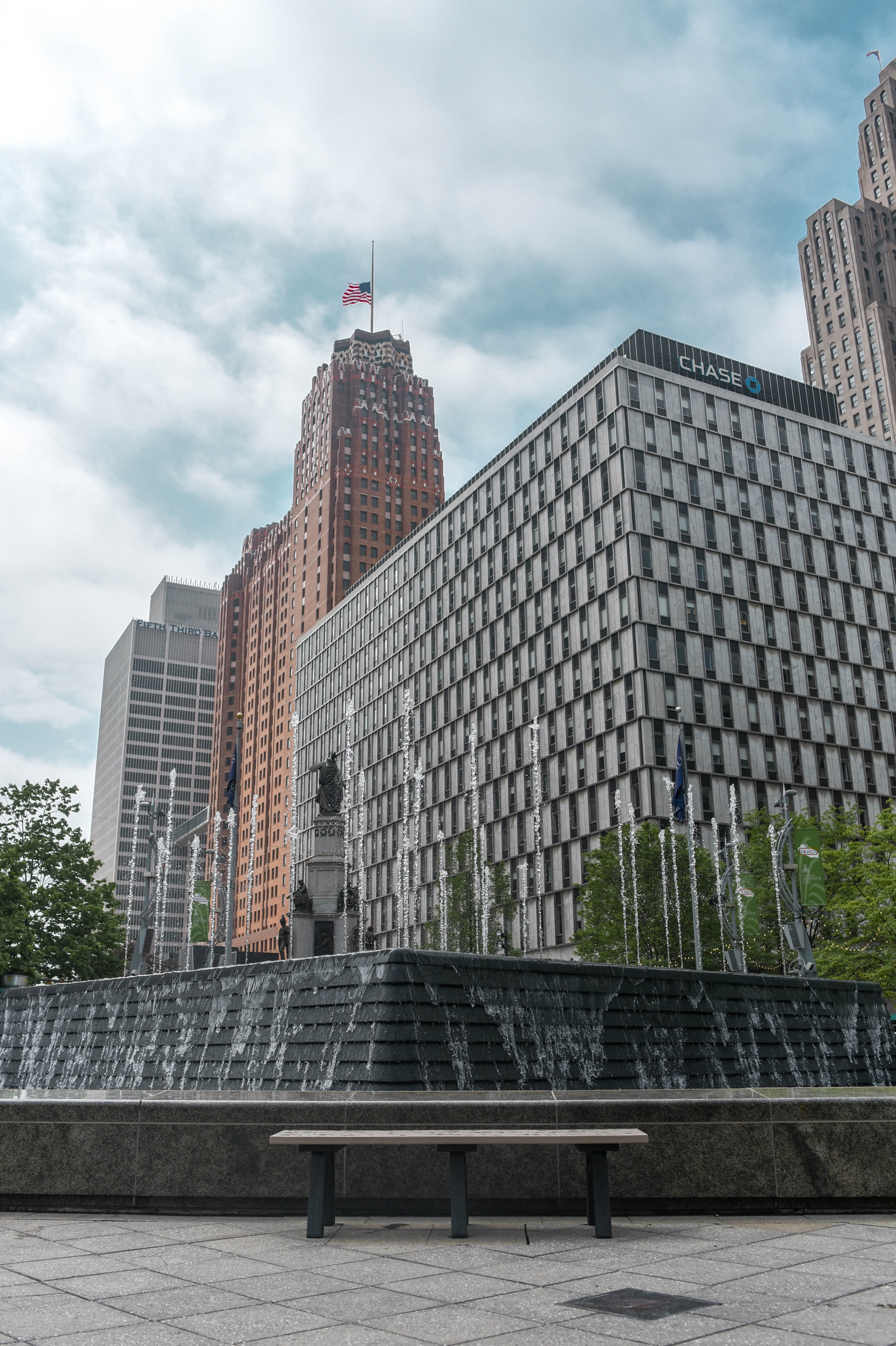 5K, city, architecture, michigan, fountain, sky, office building exterior, financial district, urban, sidewalk, nature, building, low angle view, detroit landmark, Phone HD Wallpaper
