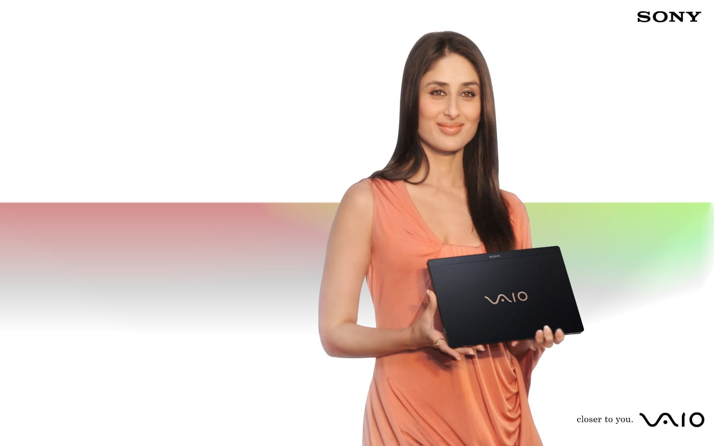 hair, standing, young women, 720P, Female Celebrities, copy space, holding, vaio, hairstyle, women, portrait, sony, studio shot, kareena, three quarter length, HD Wallpaper