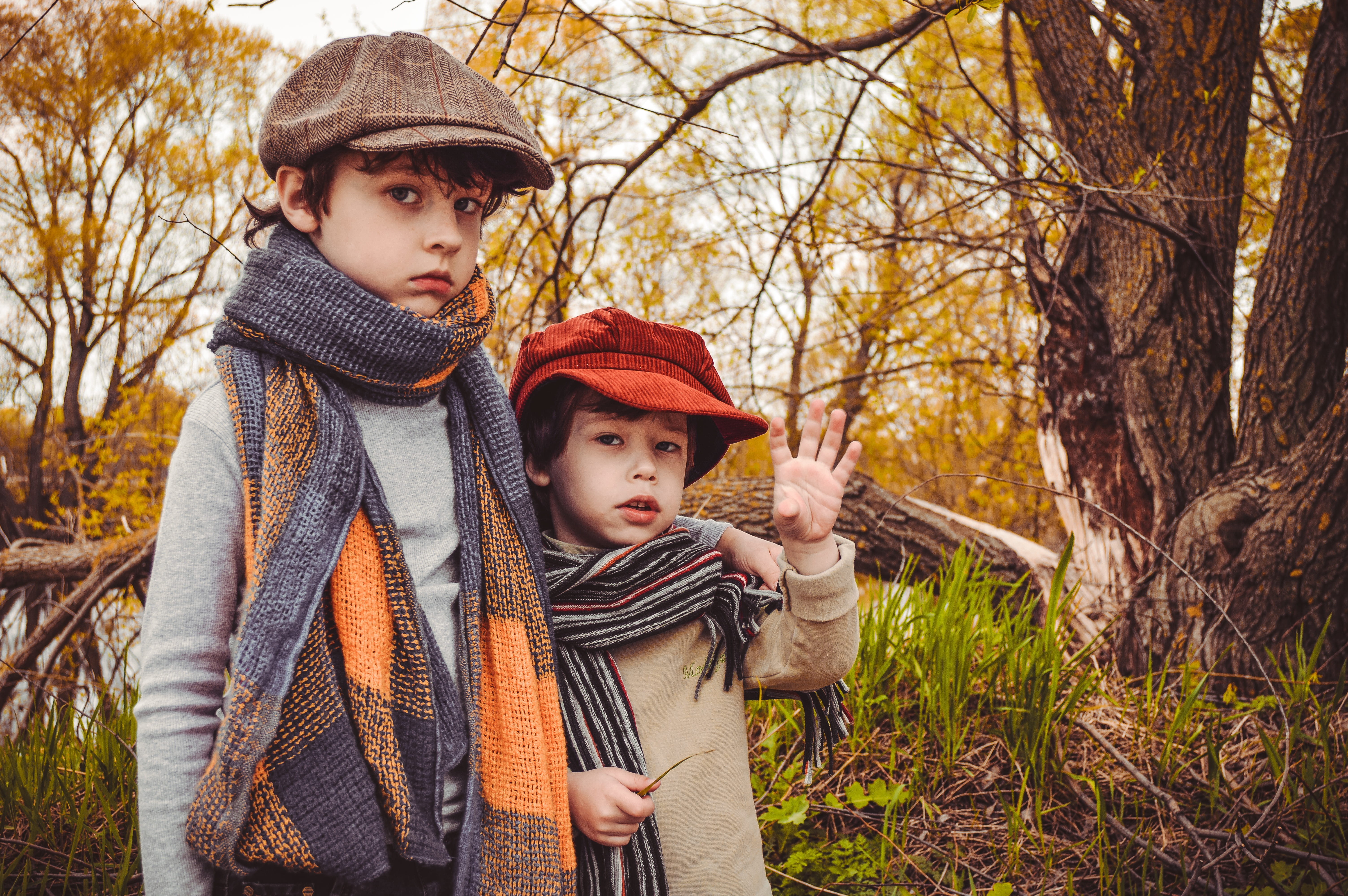 boys, family with one child, bonding, outdoors, adult, autumn clothing, autumn, 5K, hat, innocence, tree, warm clothing, front view, caps, scarf, scarves, HD Wallpaper