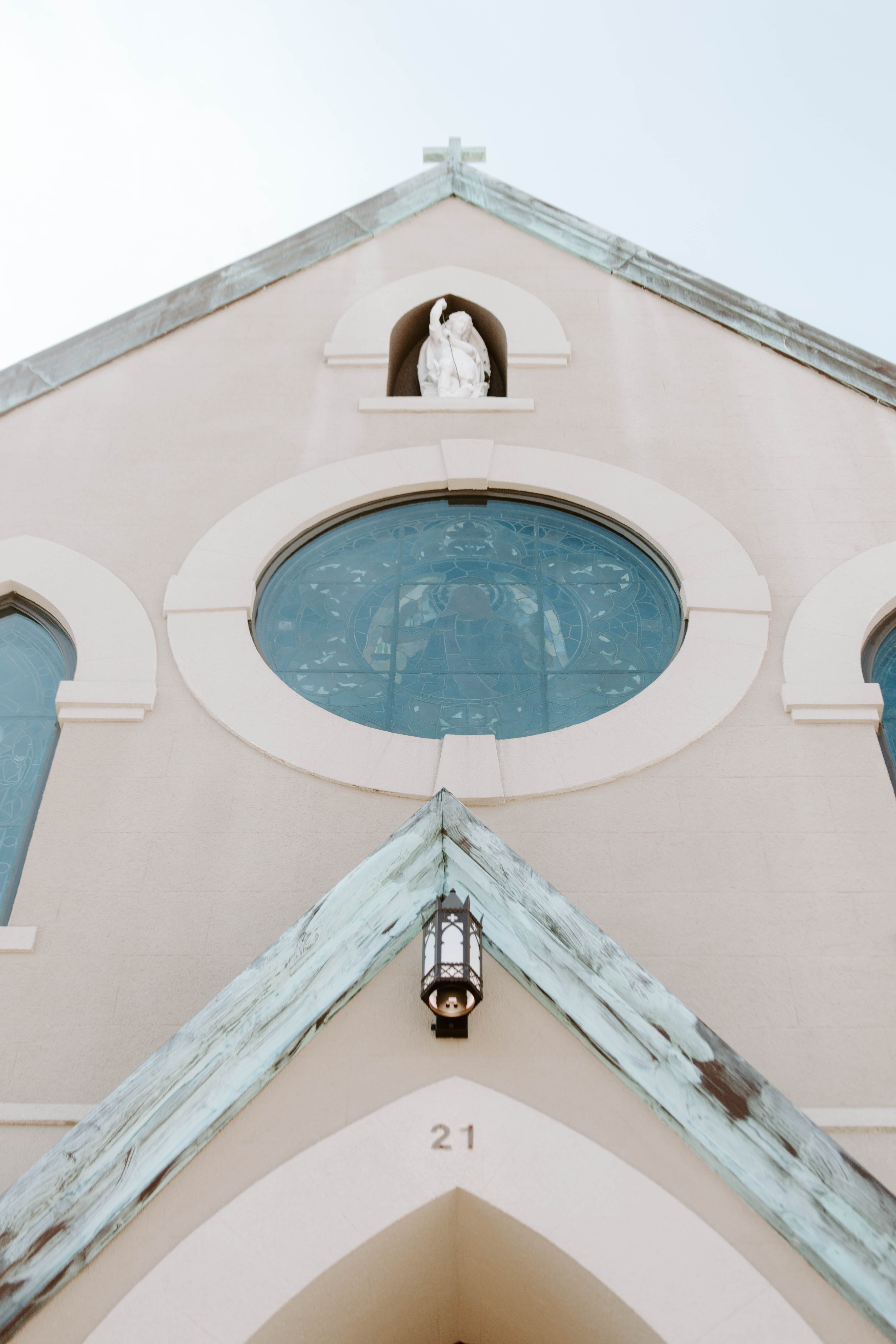 no people, clear sky, spirituality, saint, blue, arch, basilica, belief, tower, outdoors, cathedral, skylight, low angle view, church, grey, lighting equipment, Phone HD Wallpaper