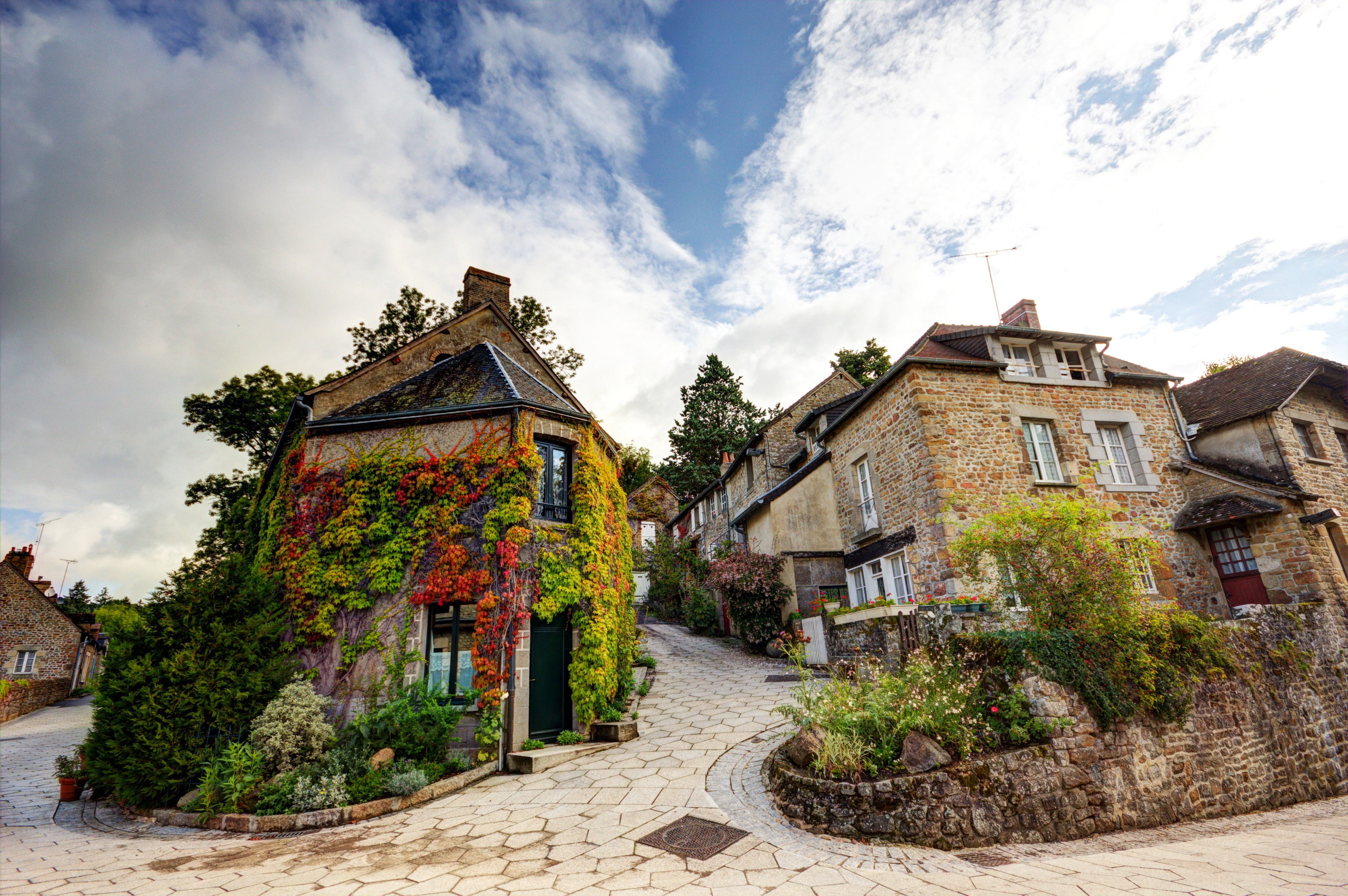 herbs, le, saint, flowers, Saint Ceneri le Gerei, houses, France, sky, shrubs, streets, 2K, gerei, ceneri, clouds, HD Wallpaper
