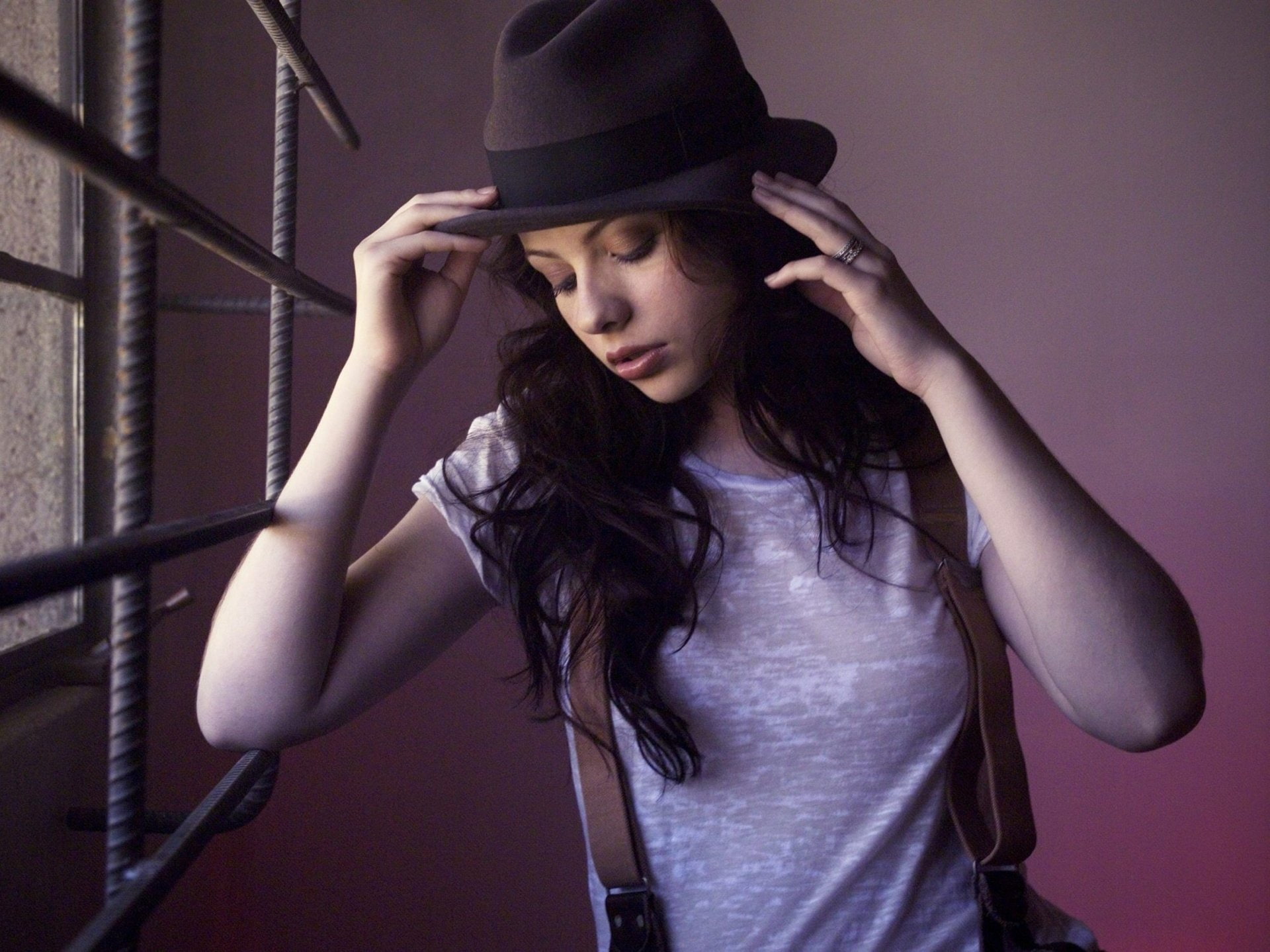 fashion, teenager, front view, long hair, Actresses, clothing, indoors, waist up, adult, beautiful woman, real people, portrait, Michelle Trachtenberg, HD Wallpaper