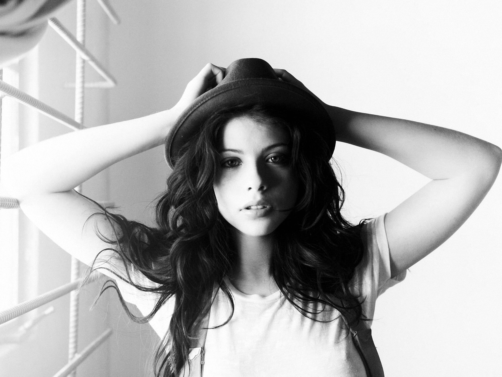 hat, Michelle Trachtenberg, mishel trakht, monochrome, eyes, women, 1080P, HD Wallpaper