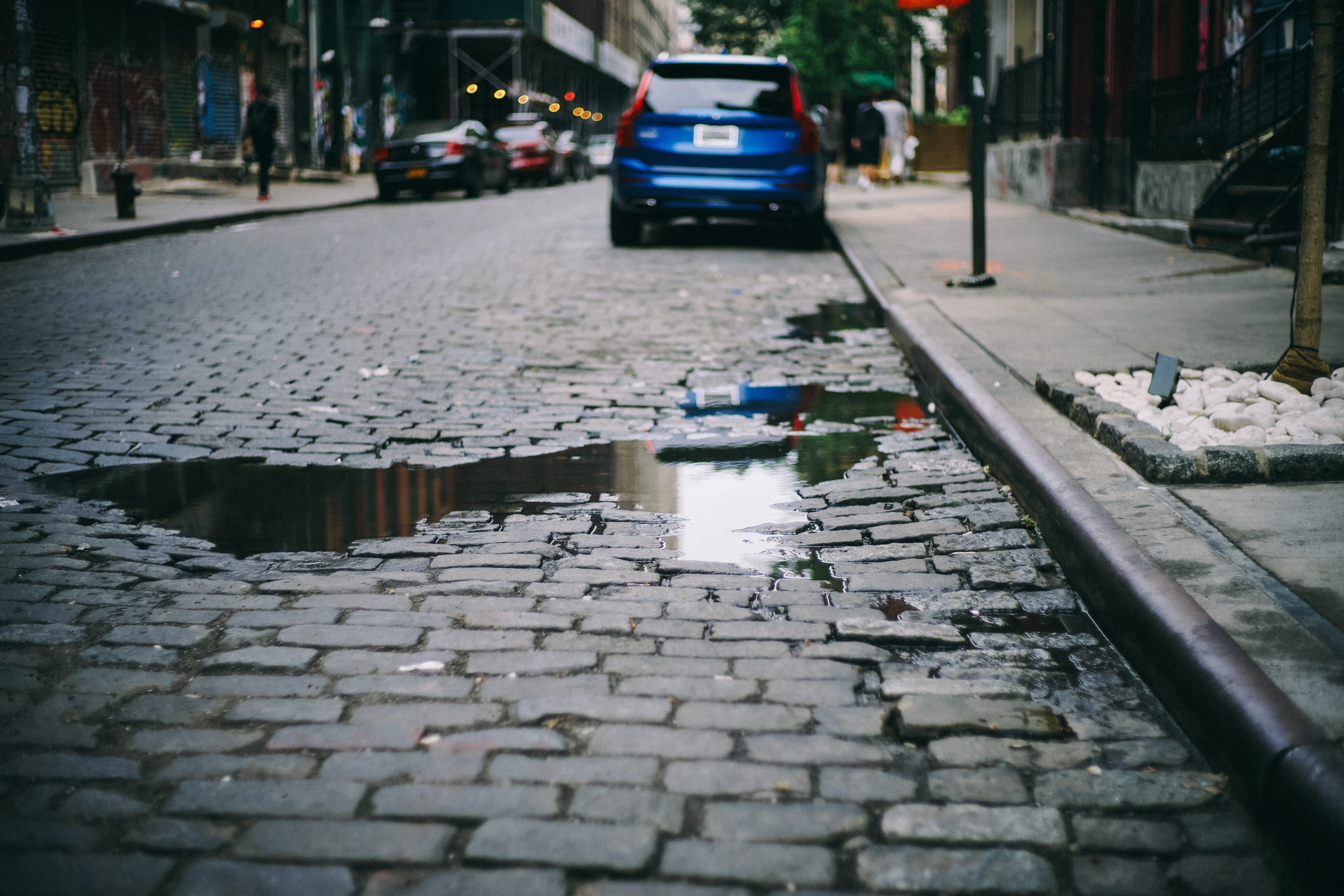 close-up, street, new york city, reflection, parked car, wet, land vehicle, pavement, puddle, cobbles, surface level, beside, parked, rainy season, car, HD Wallpaper
