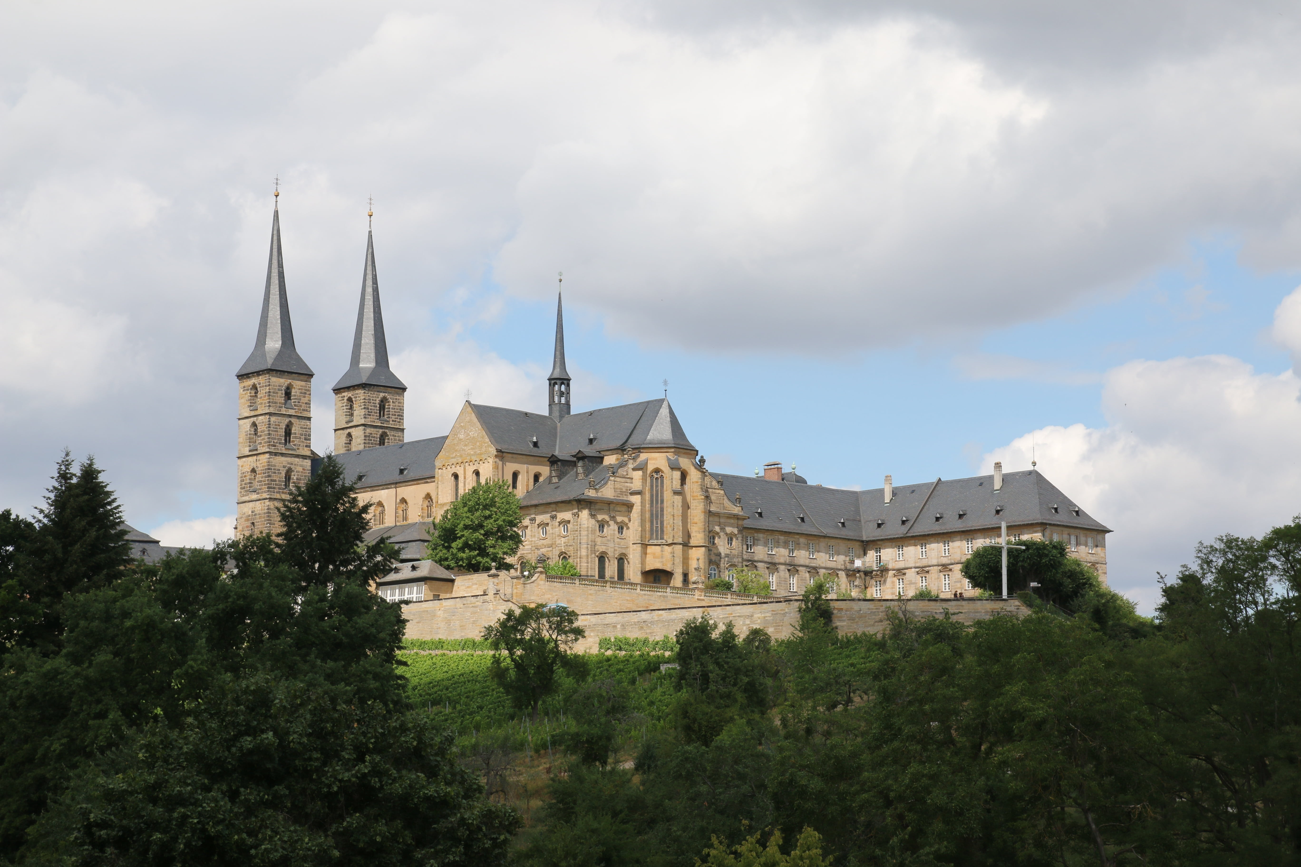 building, 5K, the past, built structure, cloud - sky, places of interest, spire, tree, travel destinations, nature, history, no people, place of worship, HD Wallpaper