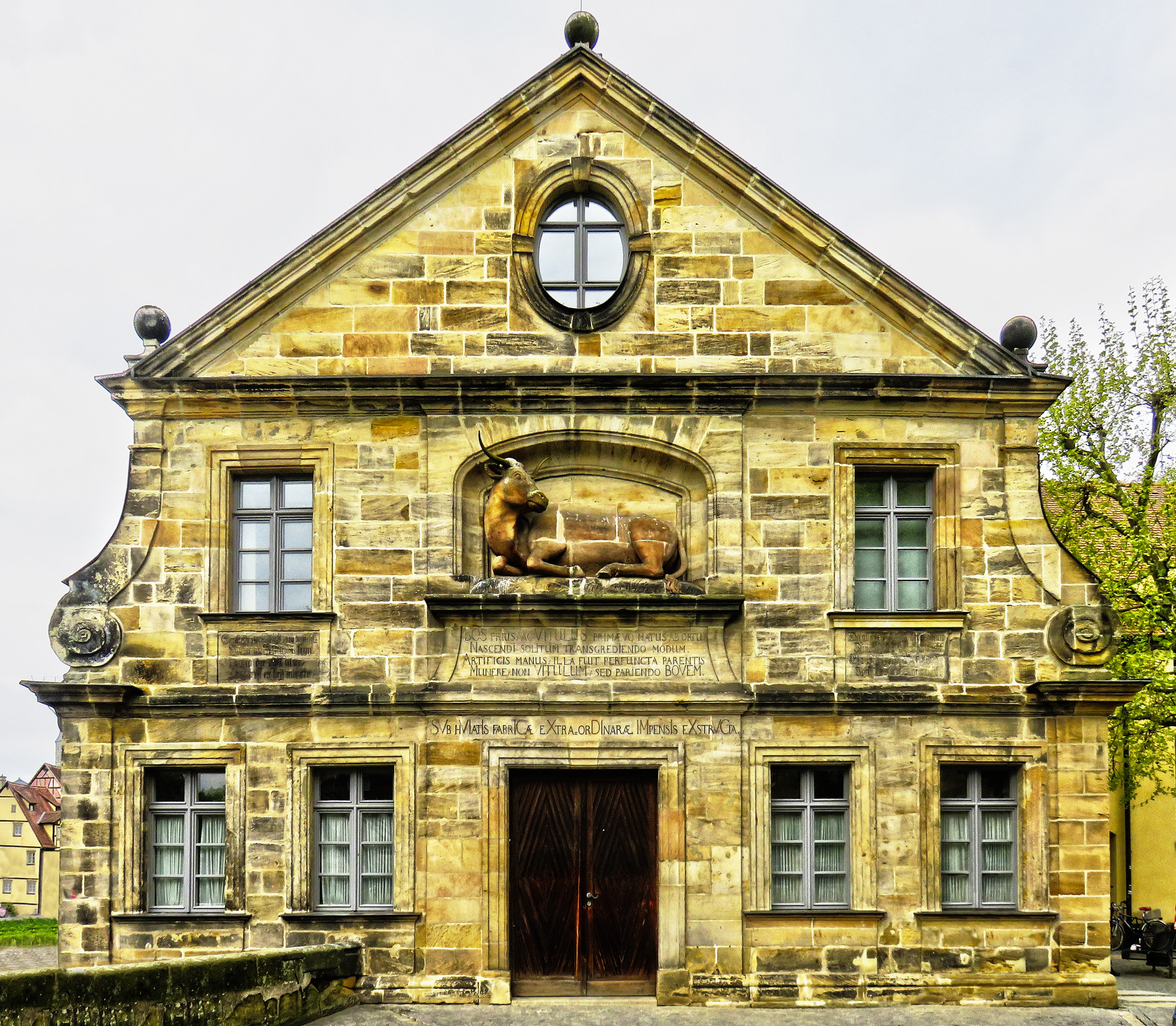 portal, day, downtown, built structure, architecture, building, building exterior, outdoors, entrance, sky, historic building, history, figure, the past, HD Wallpaper
