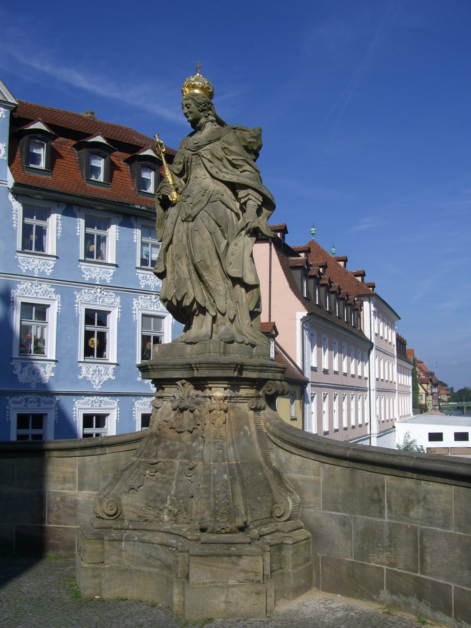 stone base, day, bowever, representation, figure, building exterior, Empress, building, religion, low angle view, bamberg, sky, the past, 2K, Kunigunde, Phone HD Wallpaper
