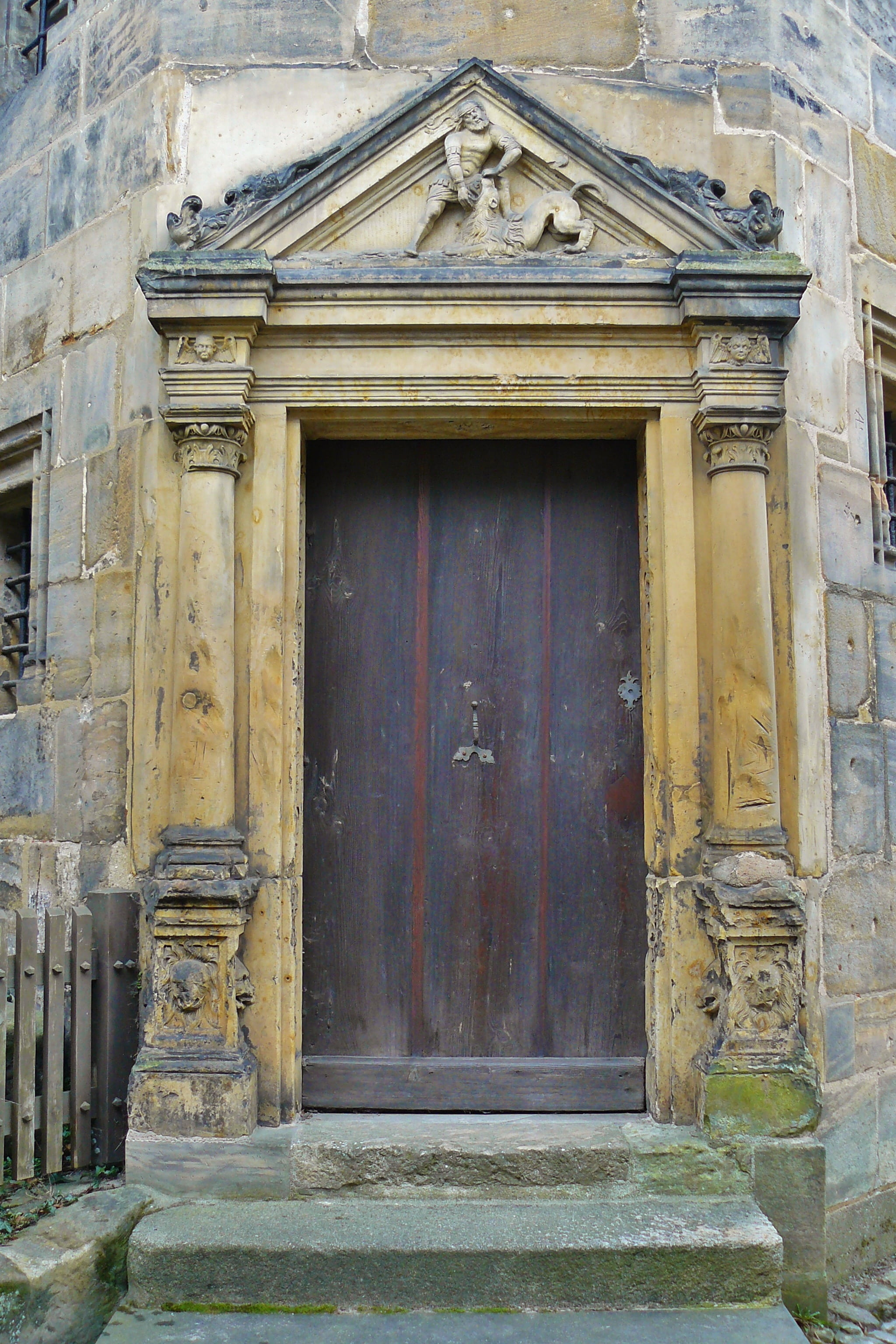 abandoned, architecture, closed, world heritage, house facade, door, history, entrance, window, 2K, building, columnar, architectural column, stone Material, Phone HD Wallpaper