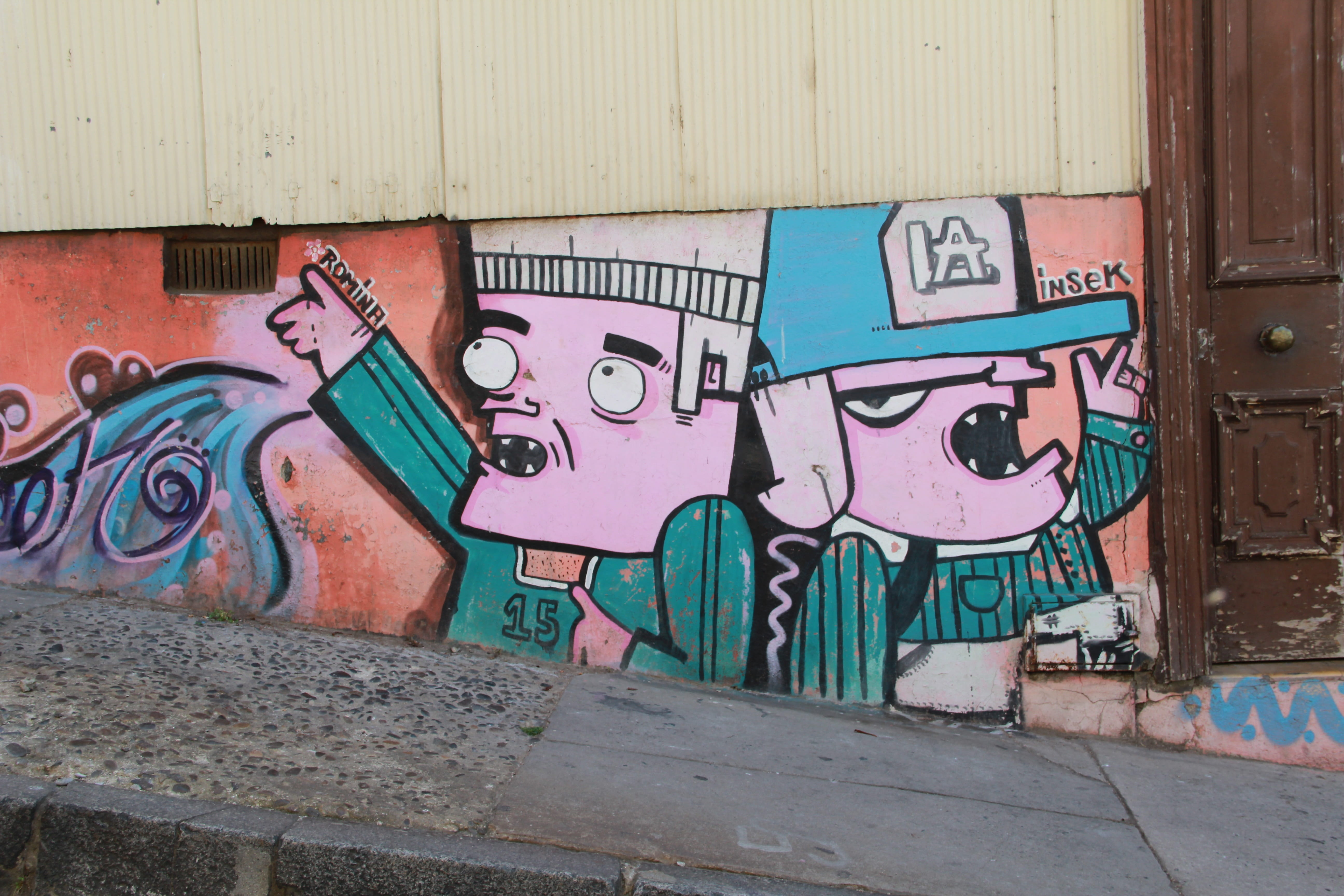 sidewalk, wall - building feature, no people, mural painting, Graffiti, female likeness, art and craft, human representation, day, multi colored, built structure, HD Wallpaper
