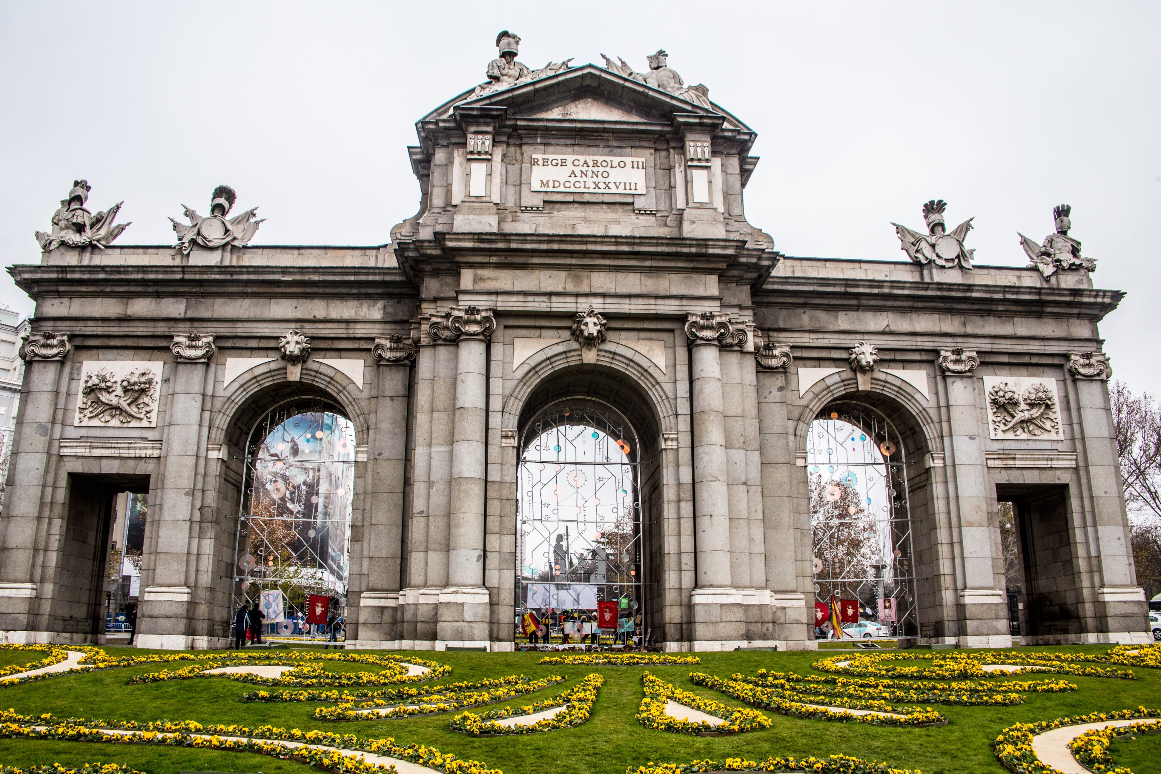 travel destinations, the past, architecture, tourism, arches, structure, outdoors, city, puerta de alcala, art and craft, concrete, gray, green, colonnade, HD Wallpaper
