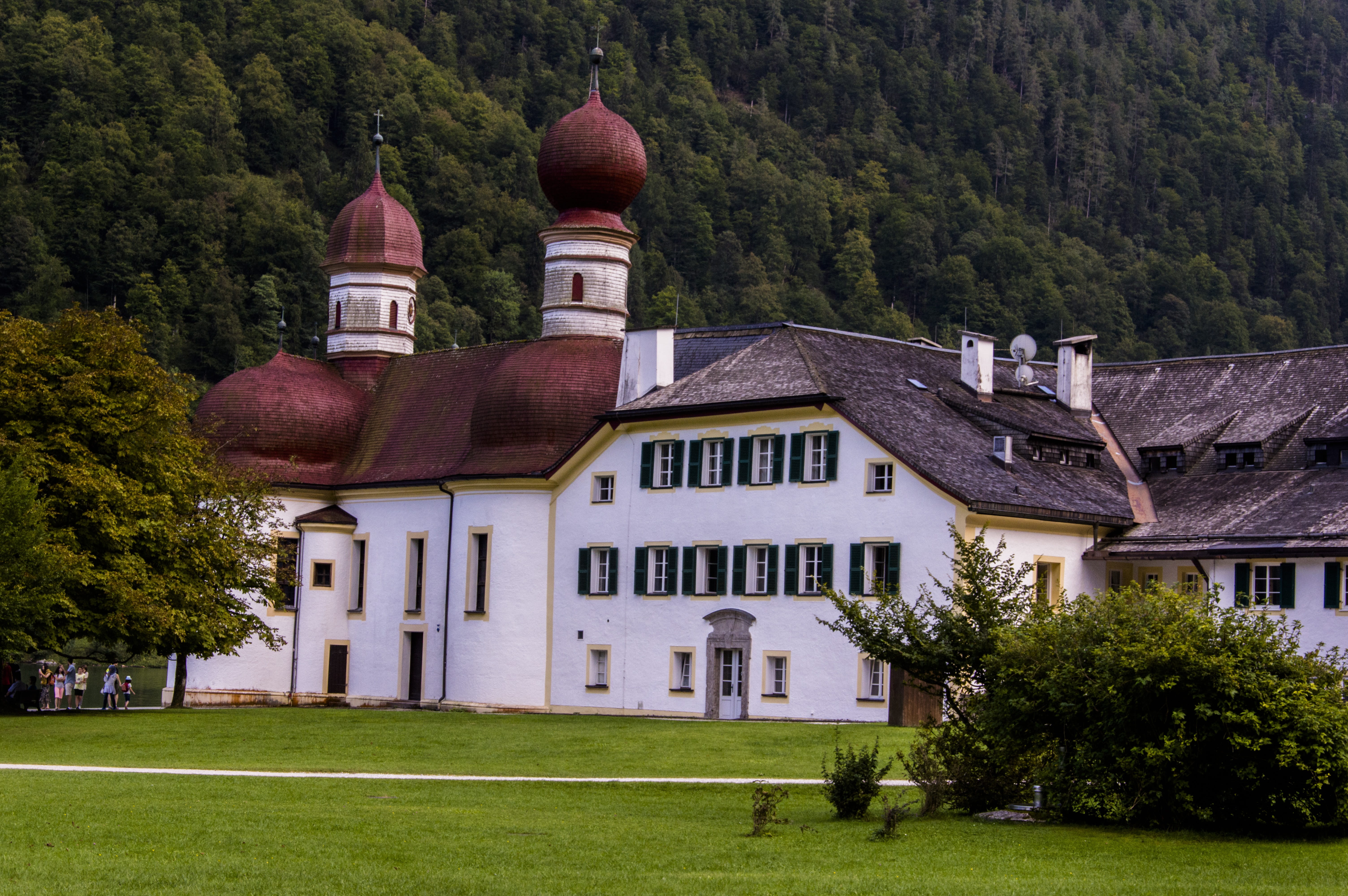 king lake, berchtesgaden, watzmann, monastery, built structure, architecture, house, idyllic, lawn, bartholomä, spirituality, forest, day, idyll, 5K, königssee, HD Wallpaper