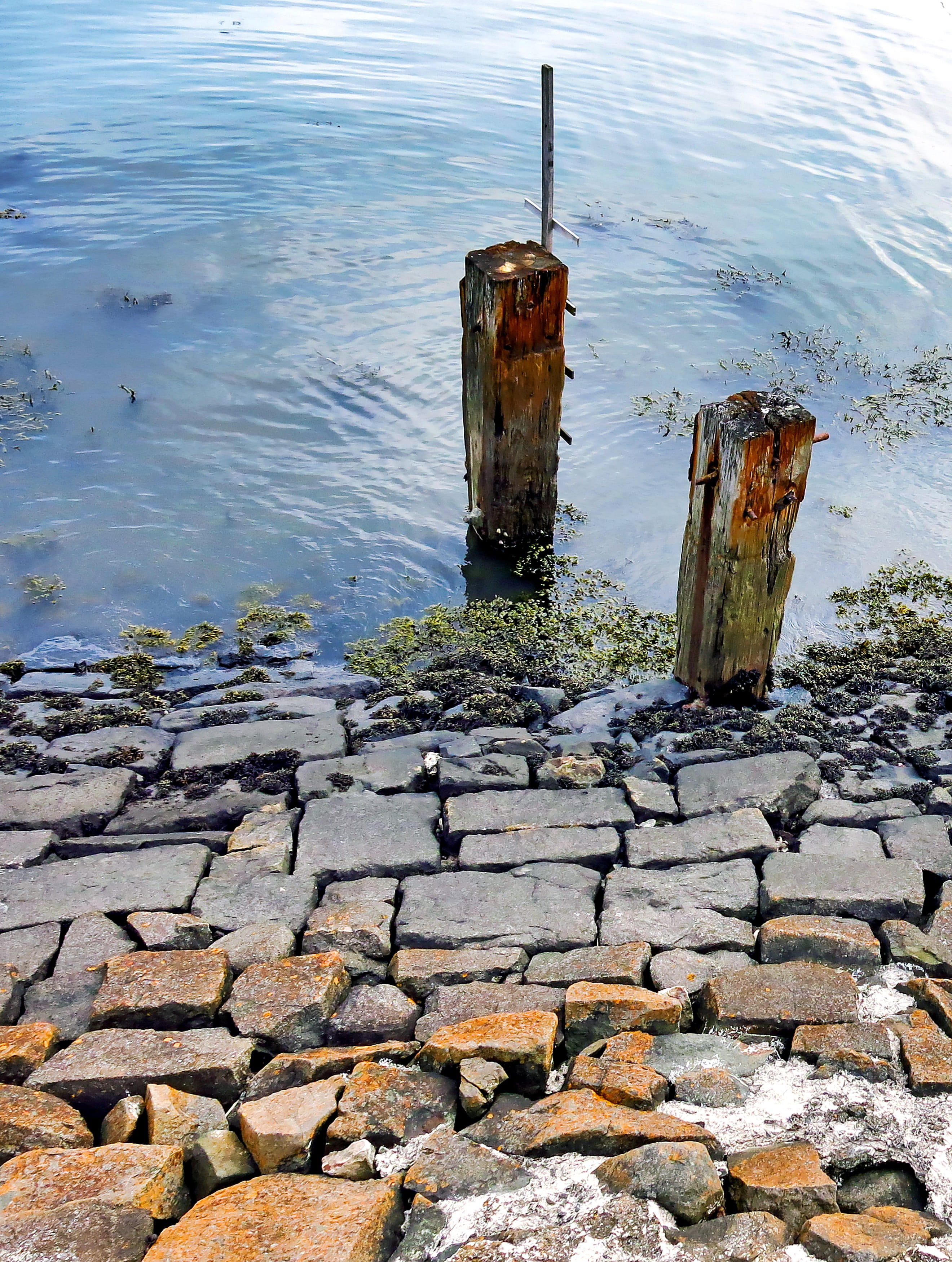 wood - material, solid, day, nature, outdoors, obsolete, no people, pollution, abandoned, environmental issues, strap, wooden post, slate, brick, lake, Phone HD Wallpaper
